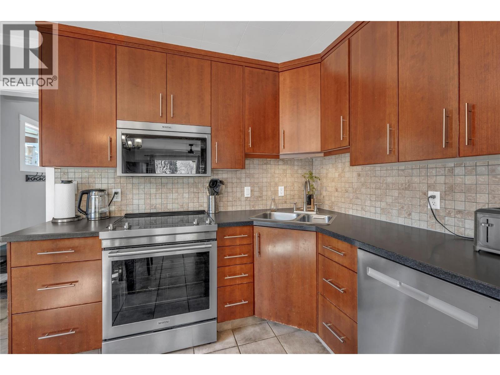 10602 Victoria Road S, Summerland, British Columbia  V0H 1Z2 - Photo 10 - 10382439