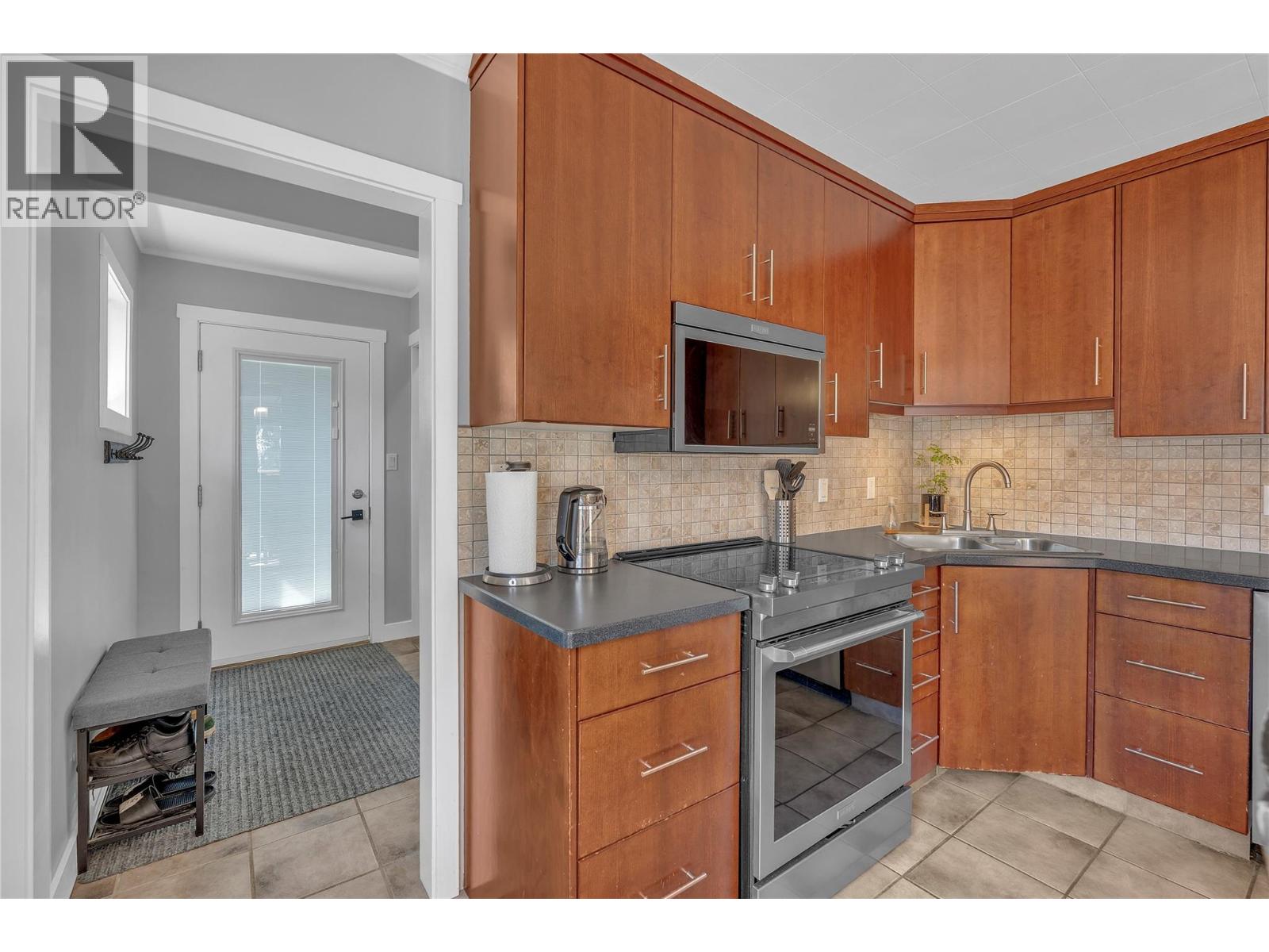 10602 Victoria Road S, Summerland, British Columbia  V0H 1Z2 - Photo 9 - 10382439