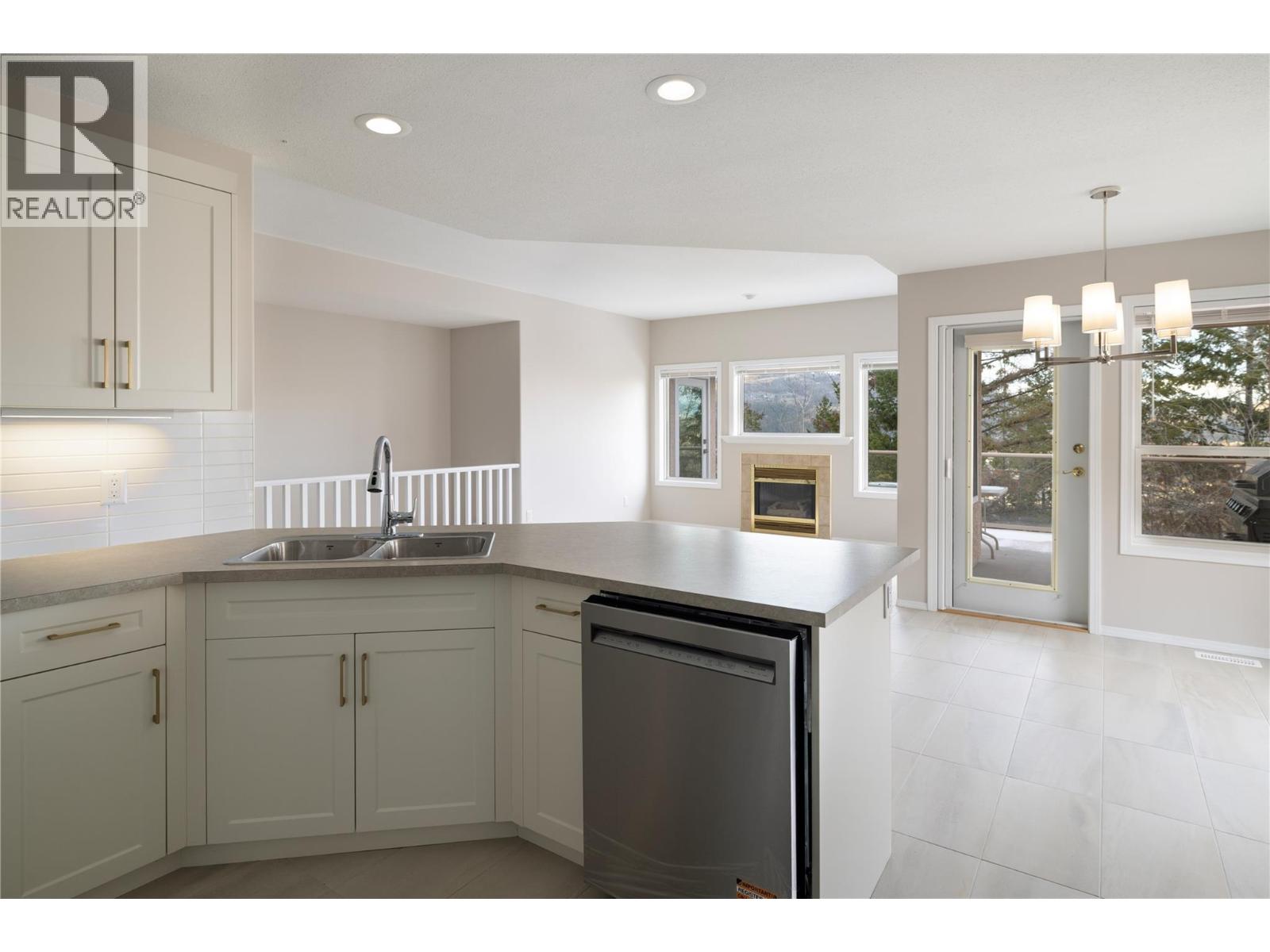 2300 Silver Place Unit# 14, Kelowna, British Columbia  V1V 2L5 - Photo 4 - 10383020