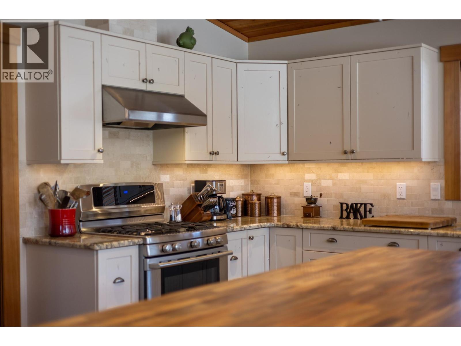 4061 Hill Road, Fernie, British Columbia  V0B 1M4 - Photo 11 - 10382708