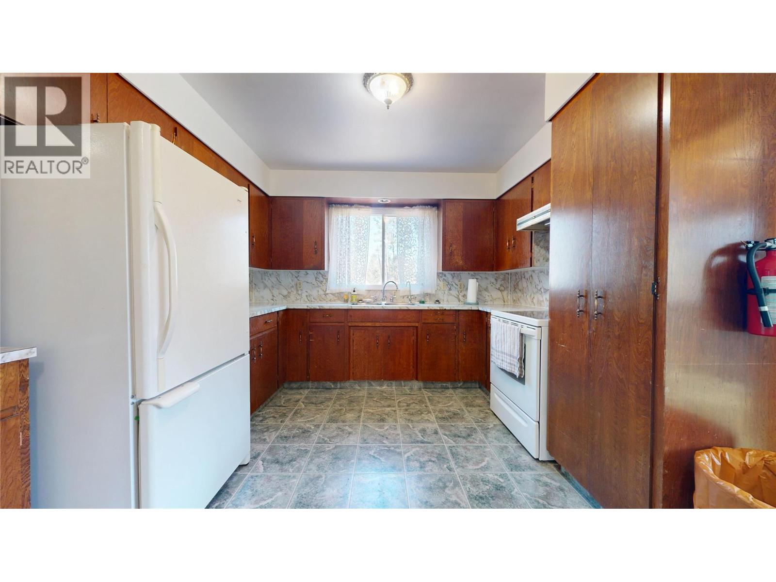 276 Cross Road N, Cranbrook, British Columbia  V1C 6W6 - Photo 9 - 10381523