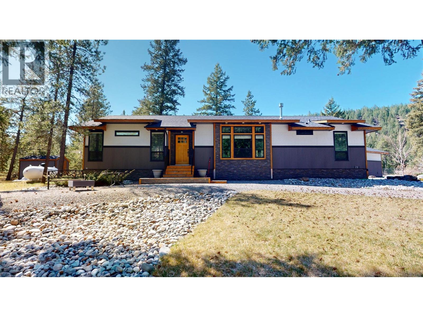 4160 93 Highway, Grasmere, British Columbia  V0B 1R0 - Photo 1 - 10382975