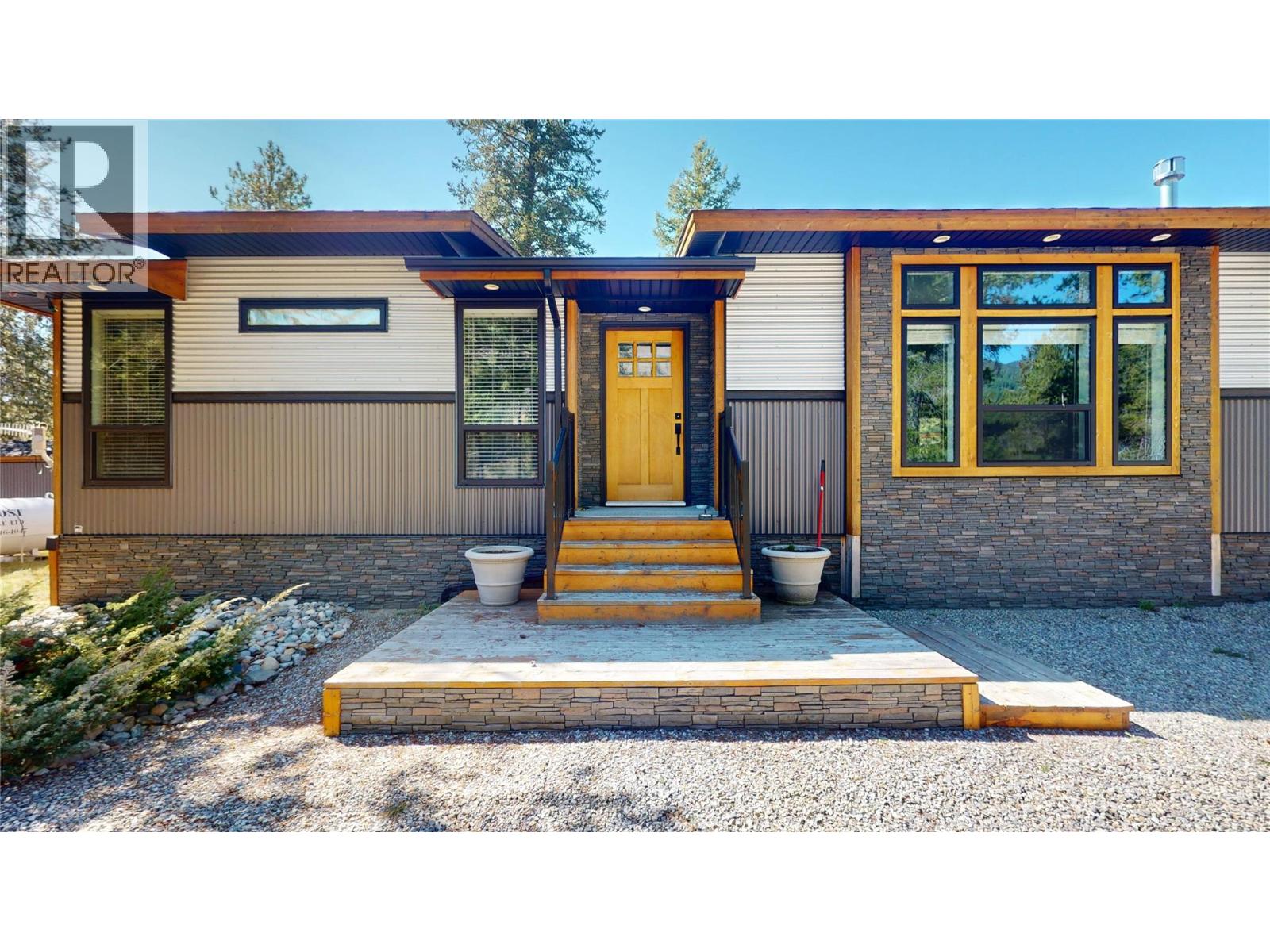 4160 93 Highway, Grasmere, British Columbia  V0B 1R0 - Photo 2 - 10382975