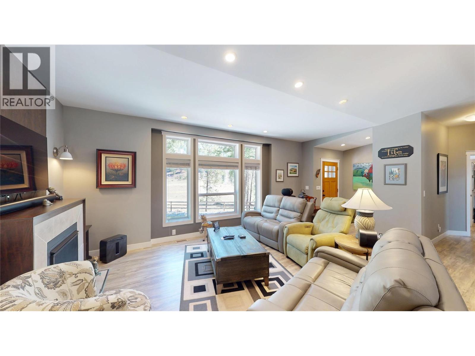 4160 93 Highway, Grasmere, British Columbia  V0B 1R0 - Photo 7 - 10382975