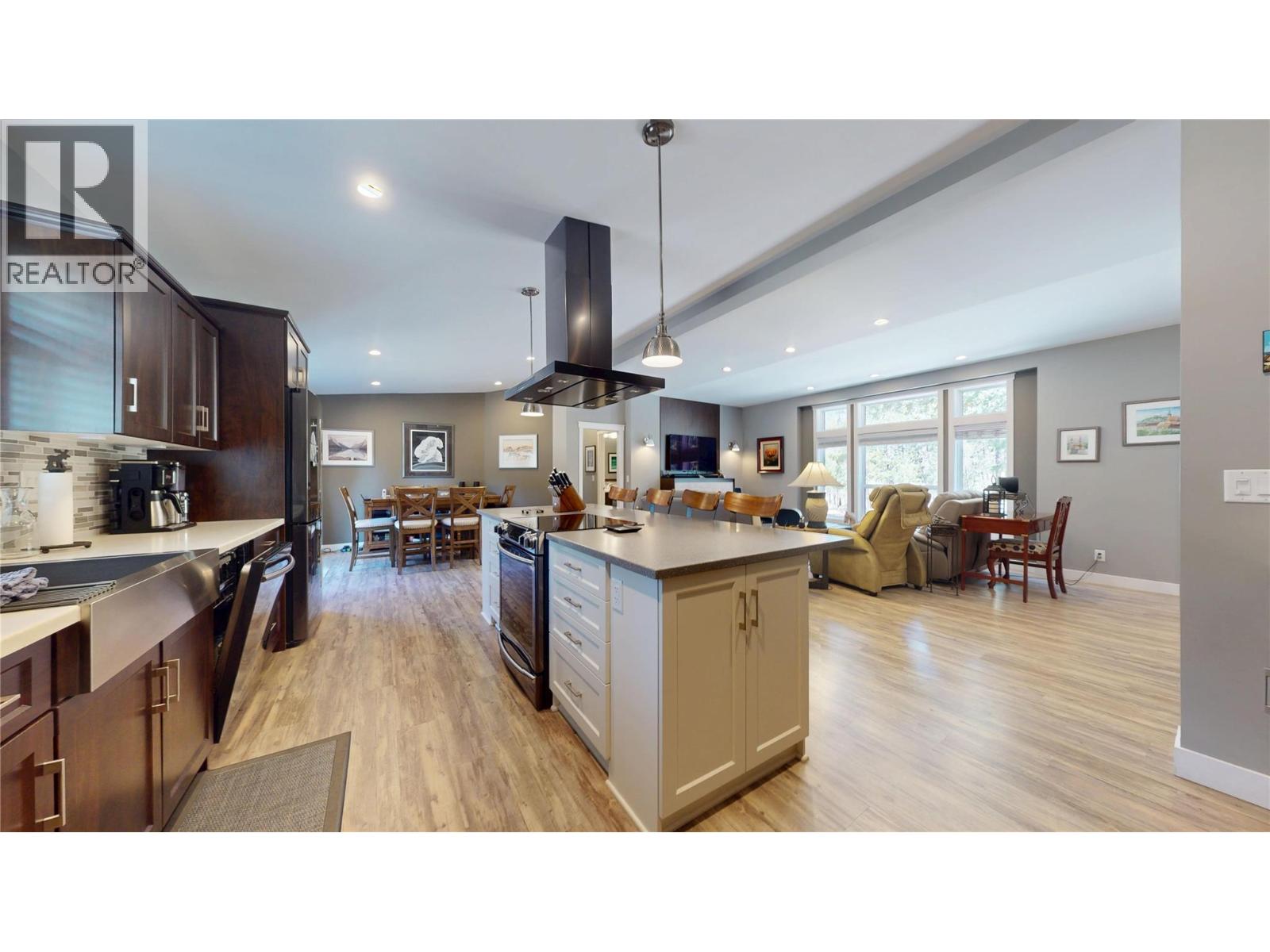 4160 93 Highway, Grasmere, British Columbia  V0B 1R0 - Photo 9 - 10382975