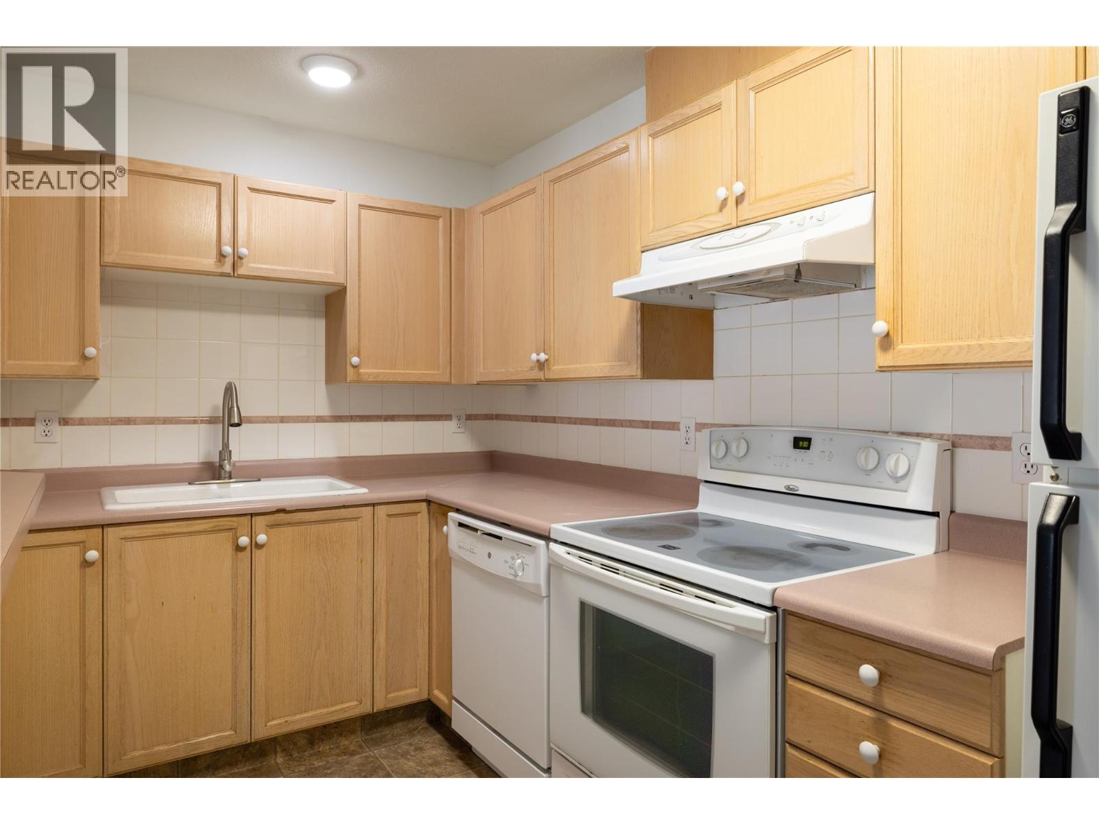 730 Badke Road Unit# 202, Kelowna, British Columbia  V1X 6G9 - Photo 2 - 10381256