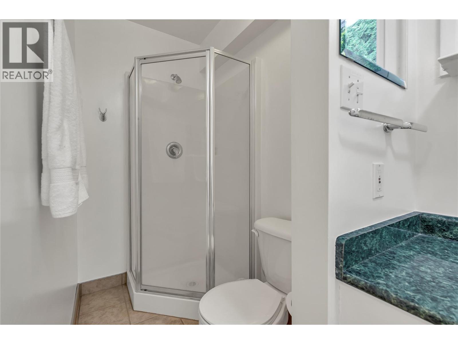 4589 Lakeside Road, Penticton, British Columbia  V2A 8W4 - Photo 15 - 10383027