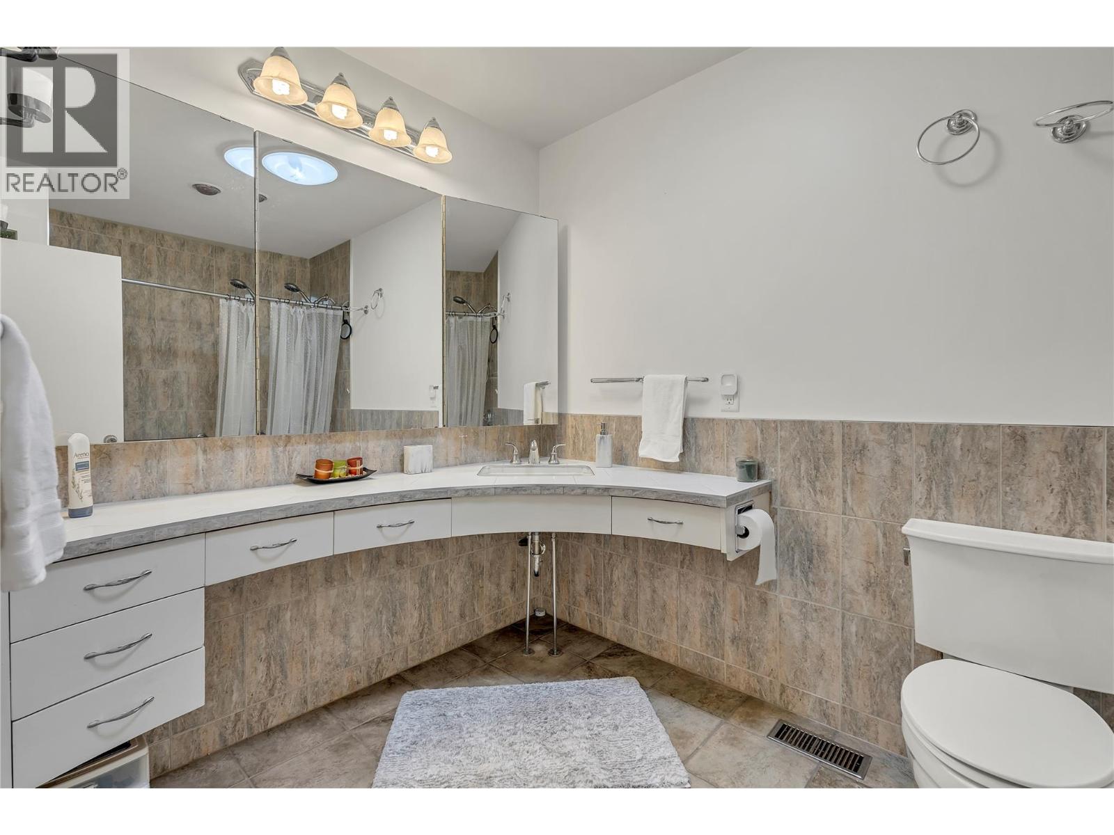 4589 Lakeside Road, Penticton, British Columbia  V2A 8W4 - Photo 36 - 10383027