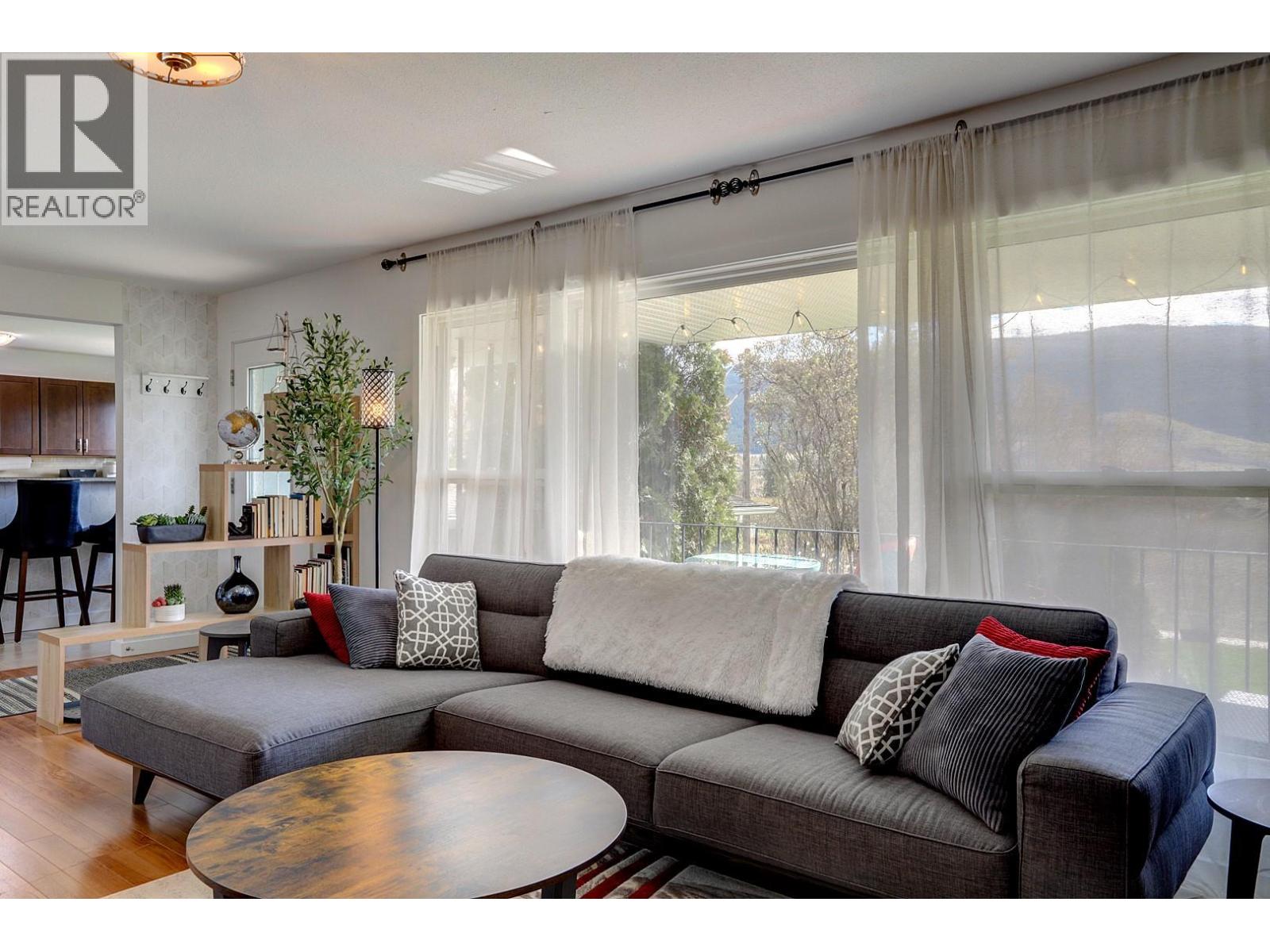 9811 Venables Drive, Vernon, British Columbia  V1B 2K1 - Photo 8 - 10381676