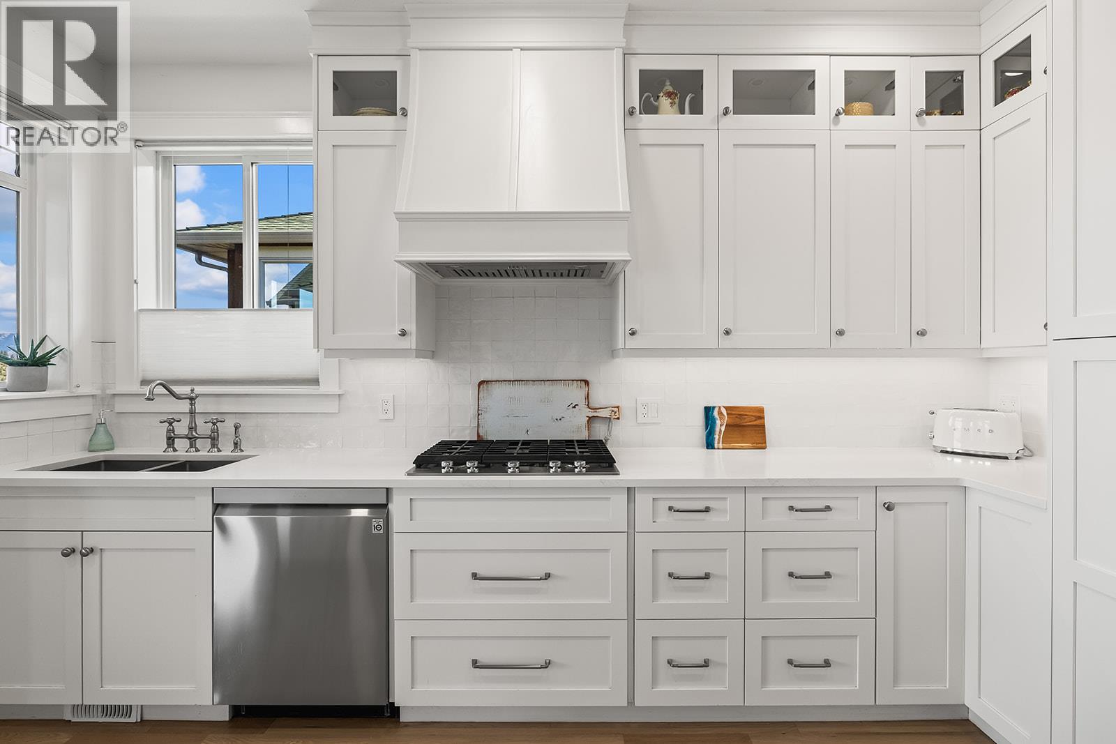 629 Almandine Court, Kelowna, British Columbia  V1W 4Z5 - Photo 9 - 10373724