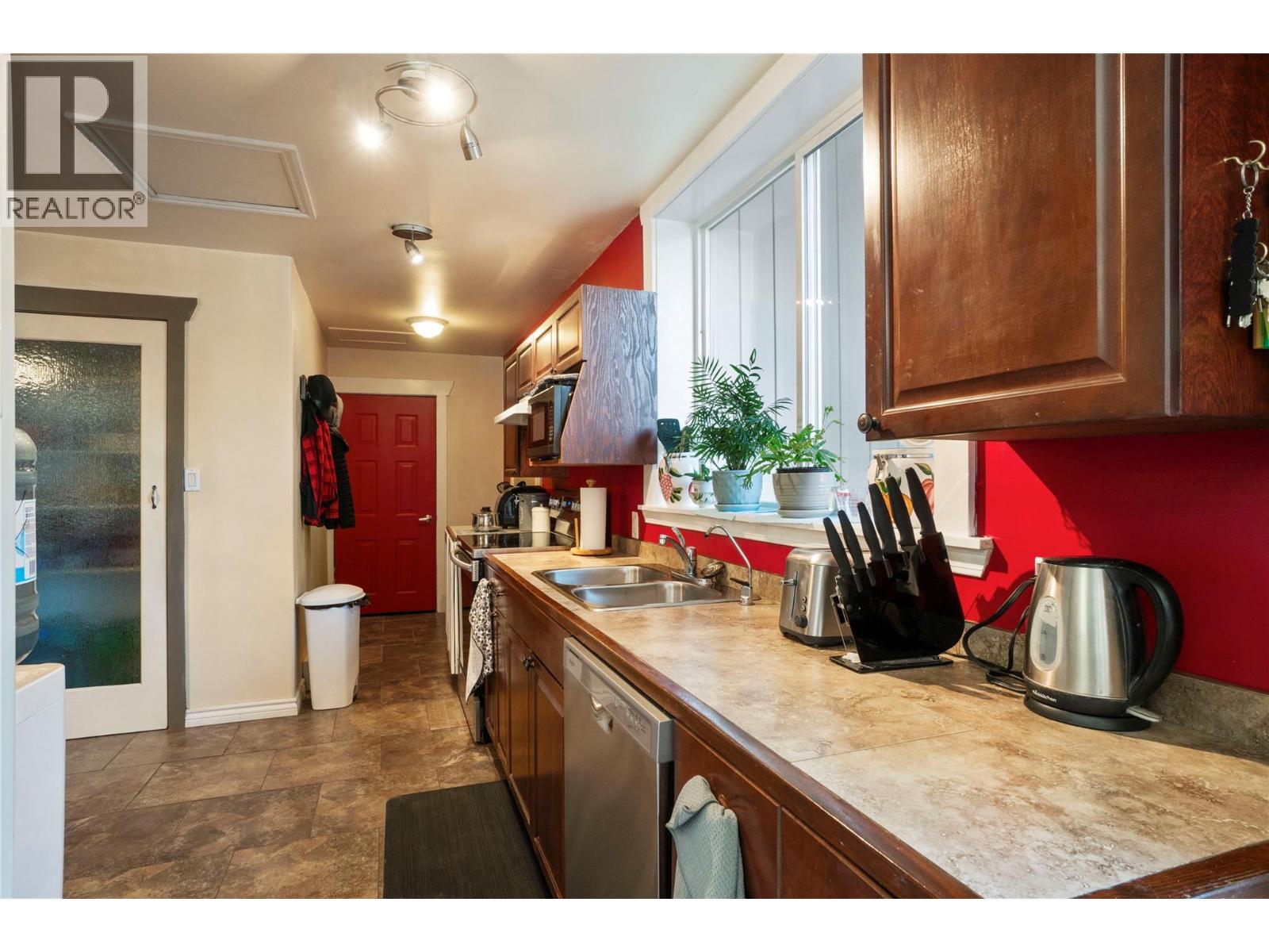 6327 Squilax-Anglemont Road, Magna Bay, British Columbia  V0E 1M7 - Photo 10 - 10382728