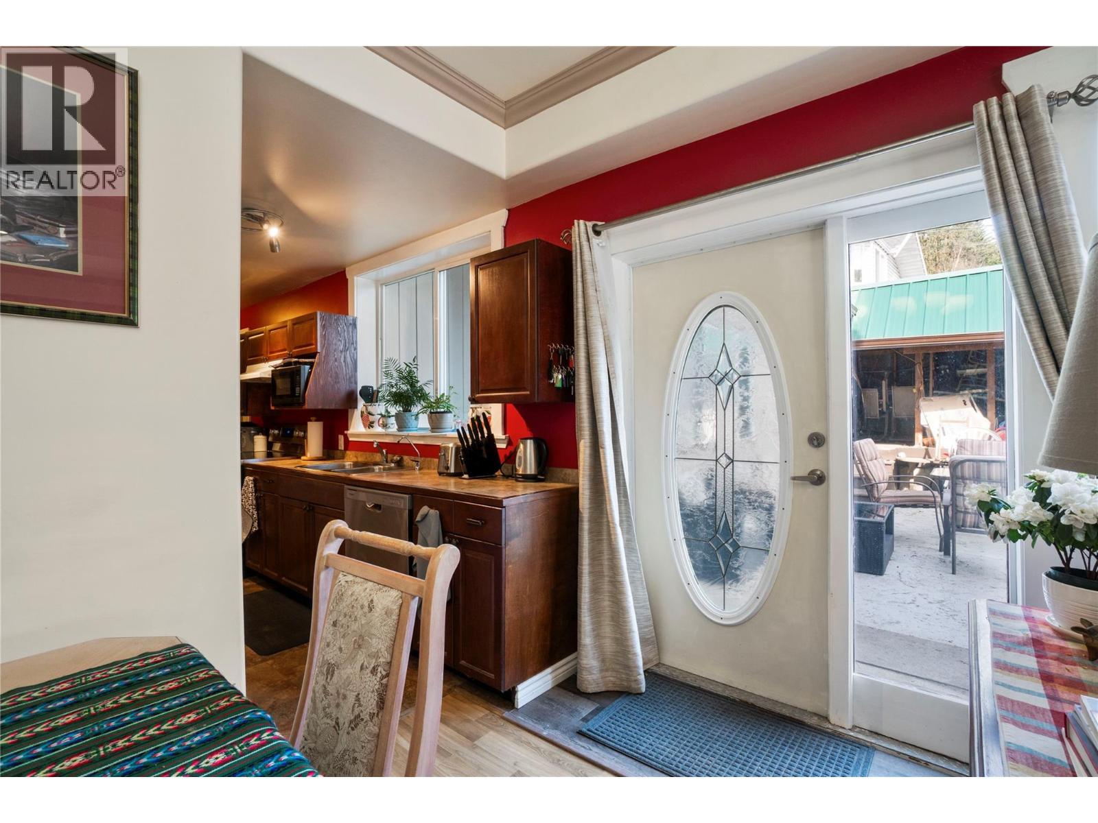 6327 Squilax-Anglemont Road, Magna Bay, British Columbia  V0E 1M7 - Photo 18 - 10382728