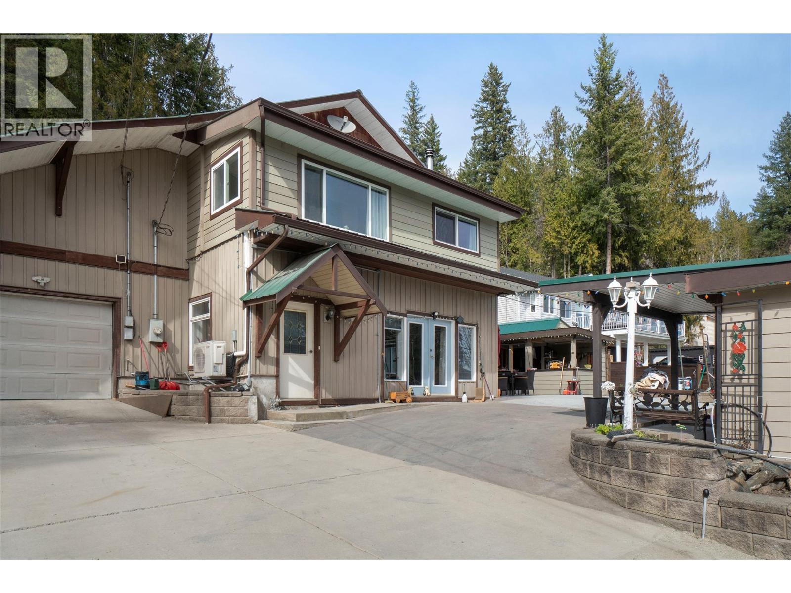 6327 Squilax-Anglemont Road, Magna Bay, British Columbia  V0E 1M7 - Photo 2 - 10382728