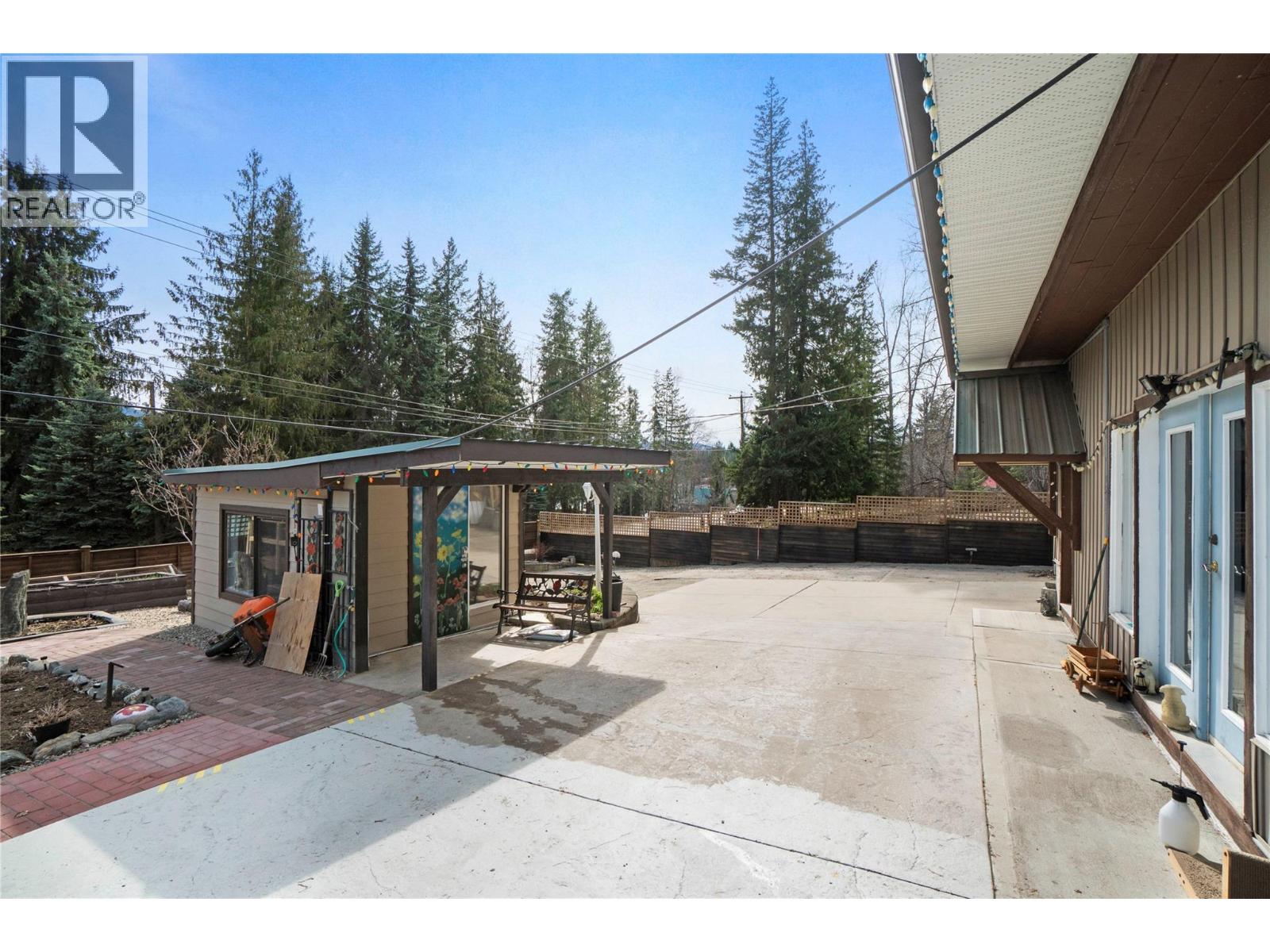 6327 Squilax-Anglemont Road, Magna Bay, British Columbia  V0E 1M7 - Photo 3 - 10382728