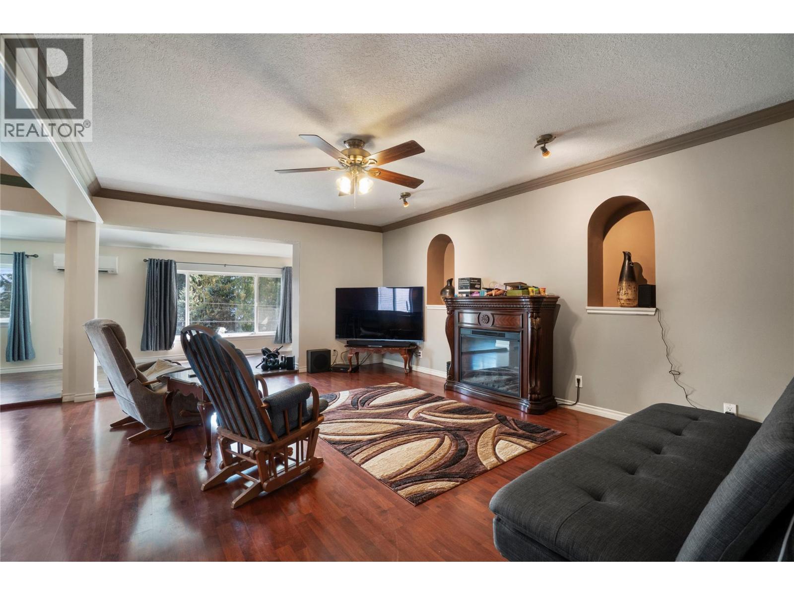 6327 Squilax-Anglemont Road, Magna Bay, British Columbia  V0E 1M7 - Photo 31 - 10382728