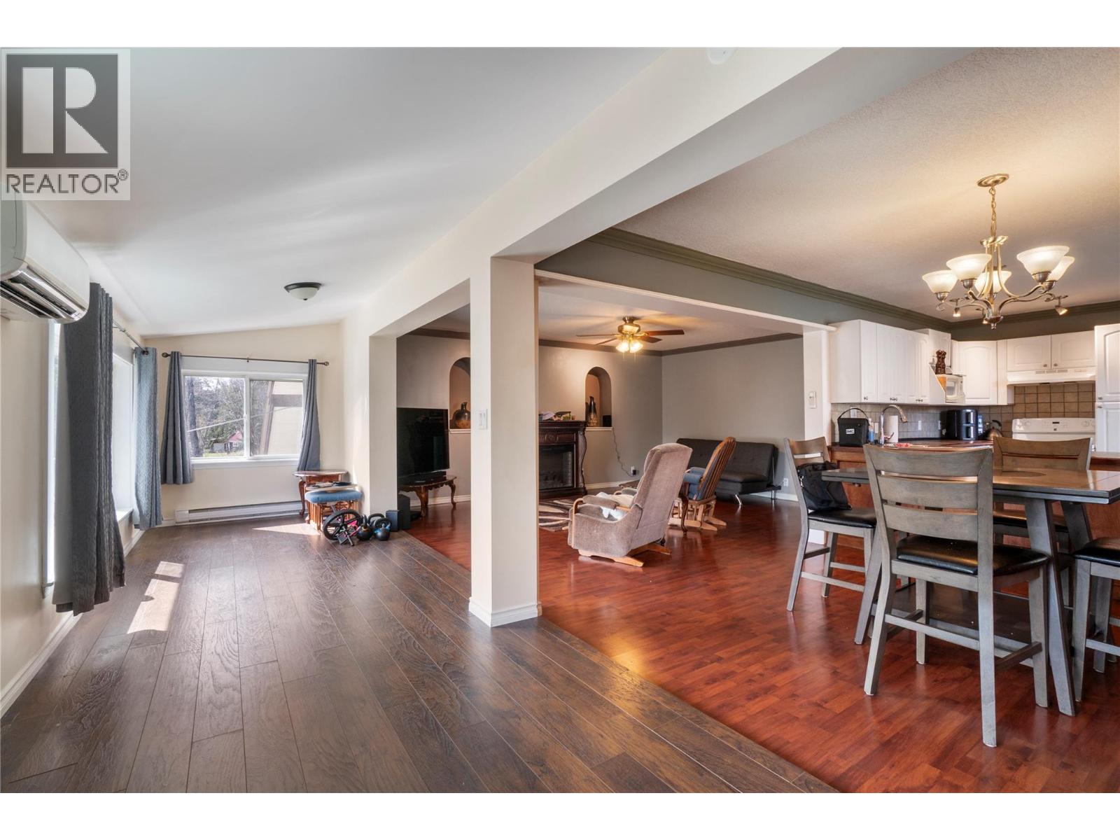 6327 Squilax-Anglemont Road, Magna Bay, British Columbia  V0E 1M7 - Photo 33 - 10382728