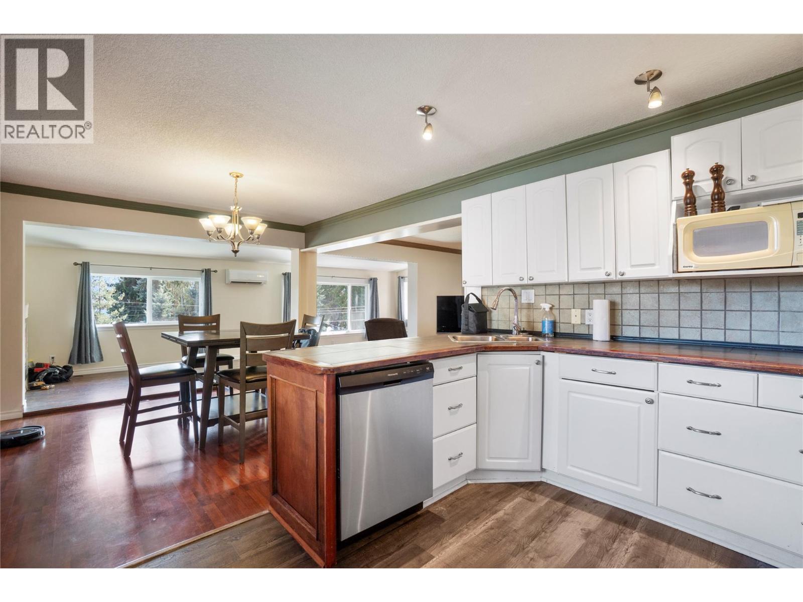 6327 Squilax-Anglemont Road, Magna Bay, British Columbia  V0E 1M7 - Photo 35 - 10382728