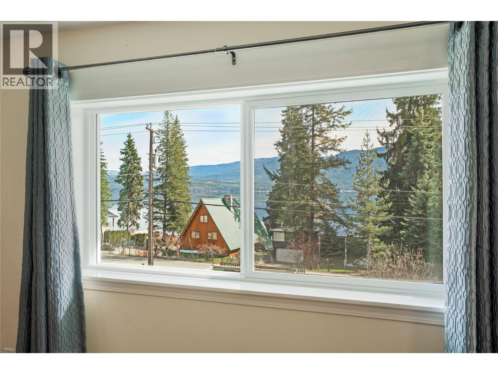 6327 Squilax-Anglemont Road, Magna Bay, British Columbia  V0E 1M7 - Photo 37 - 10382728