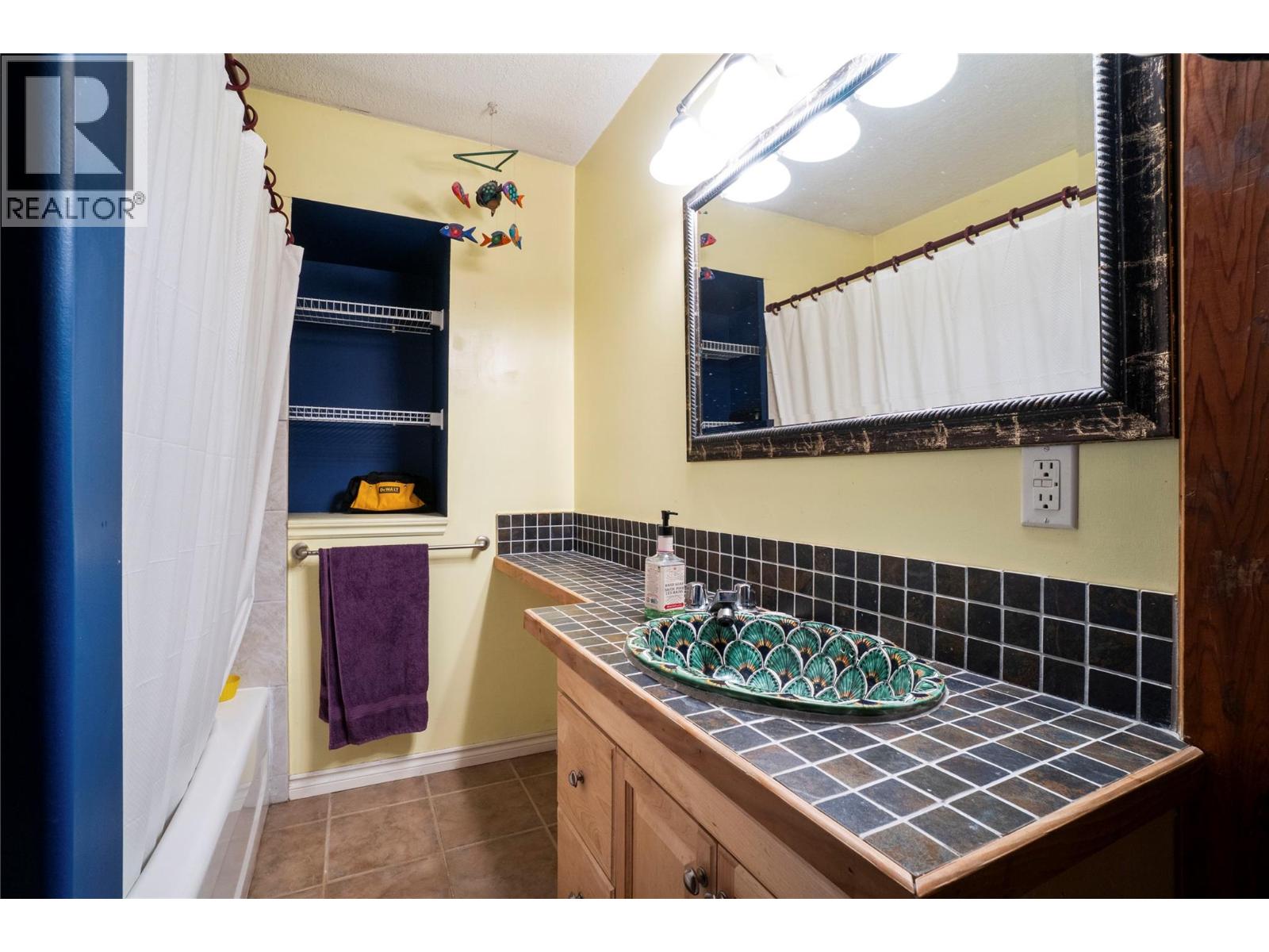 6327 Squilax-Anglemont Road, Magna Bay, British Columbia  V0E 1M7 - Photo 38 - 10382728