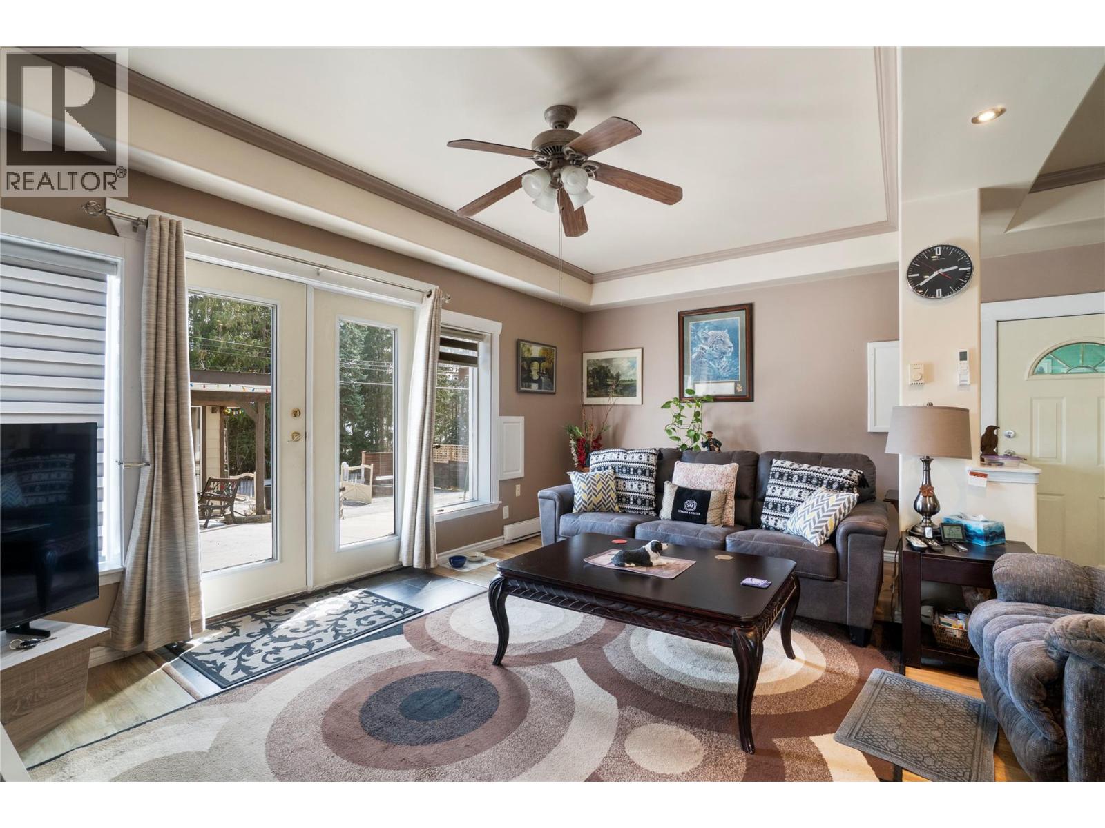 6327 Squilax-Anglemont Road, Magna Bay, British Columbia  V0E 1M7 - Photo 4 - 10382728