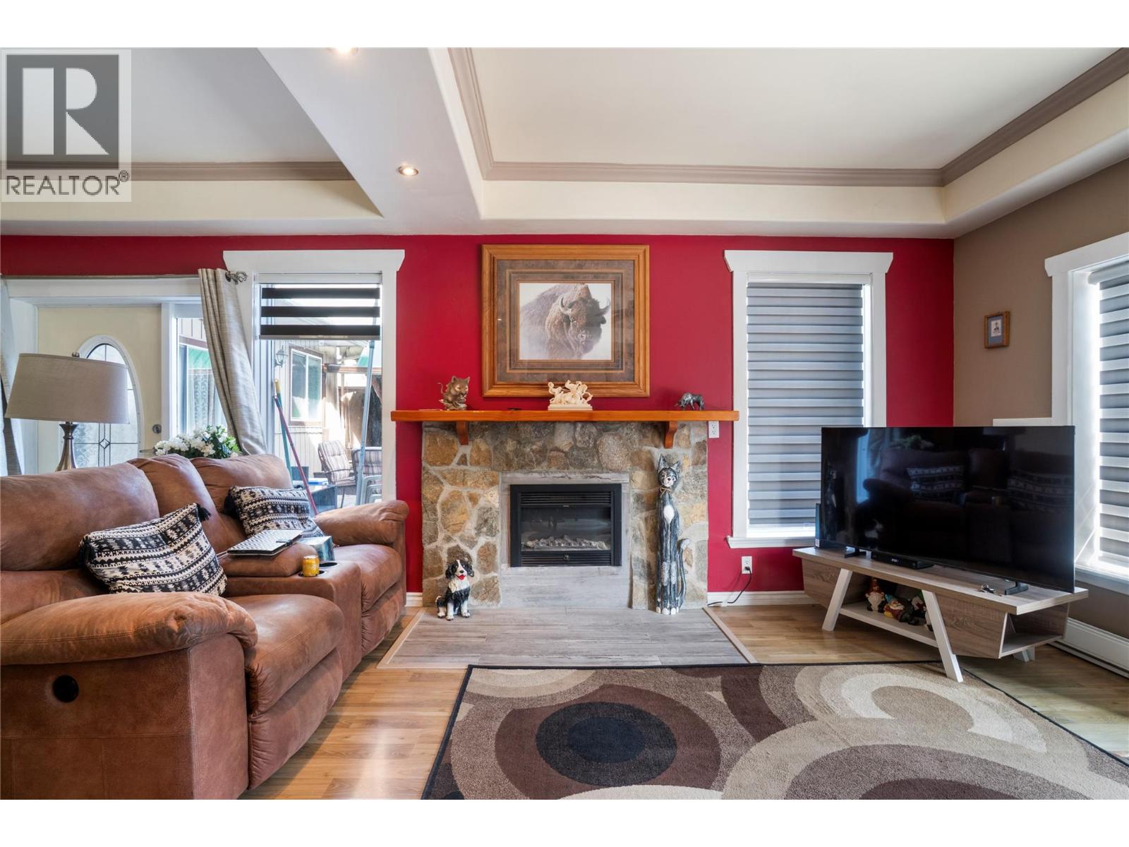 6327 Squilax-Anglemont Road, Magna Bay, British Columbia  V0E 1M7 - Photo 8 - 10382728