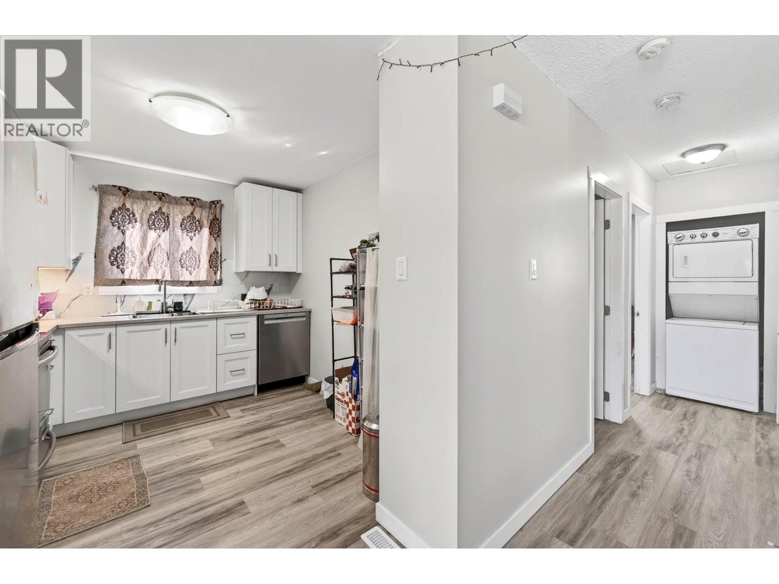 1676 Selwyn Road, Kamloops, British Columbia  V2E 1R8 - Photo 9 - 10382437