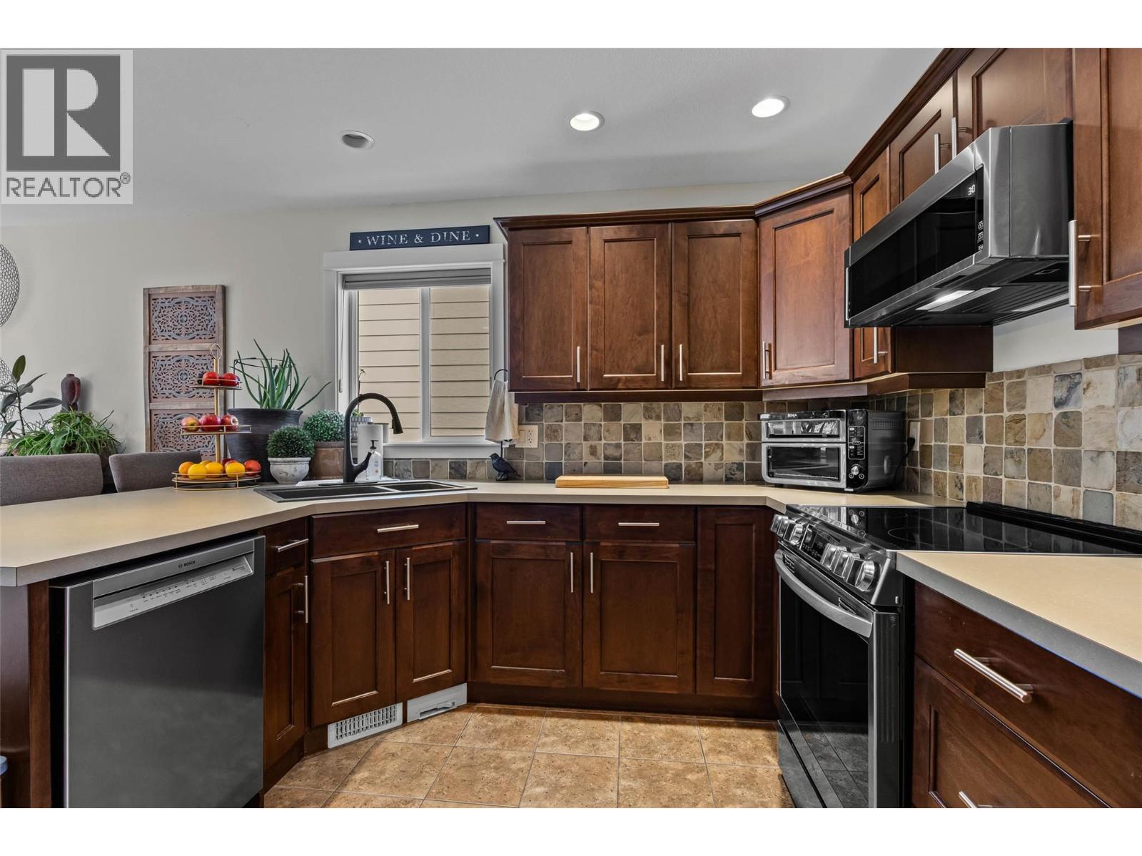 1458 Pacific Way, Kamloops, British Columbia  V2E 0A4 - Photo 8 - 10357104