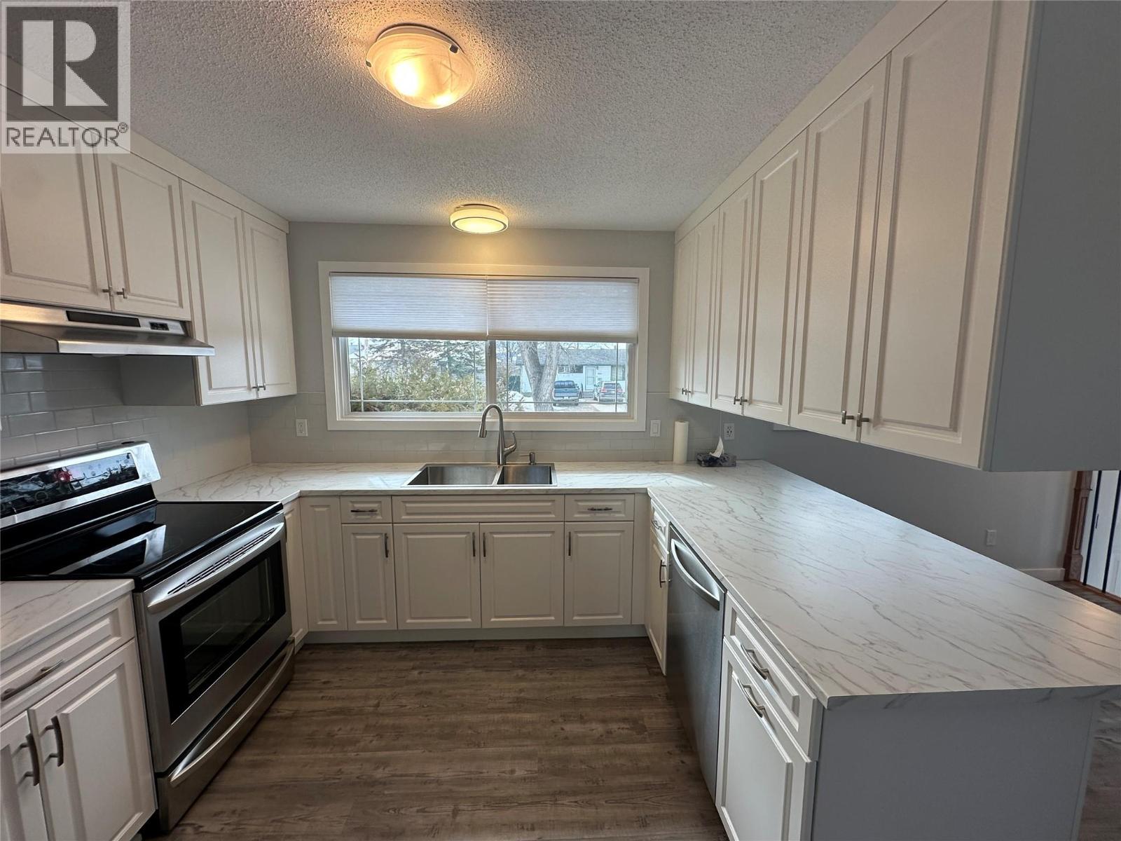 1916 90 Avenue, Dawson Creek, British Columbia  V1G 1A6 - Photo 3 - 10383048