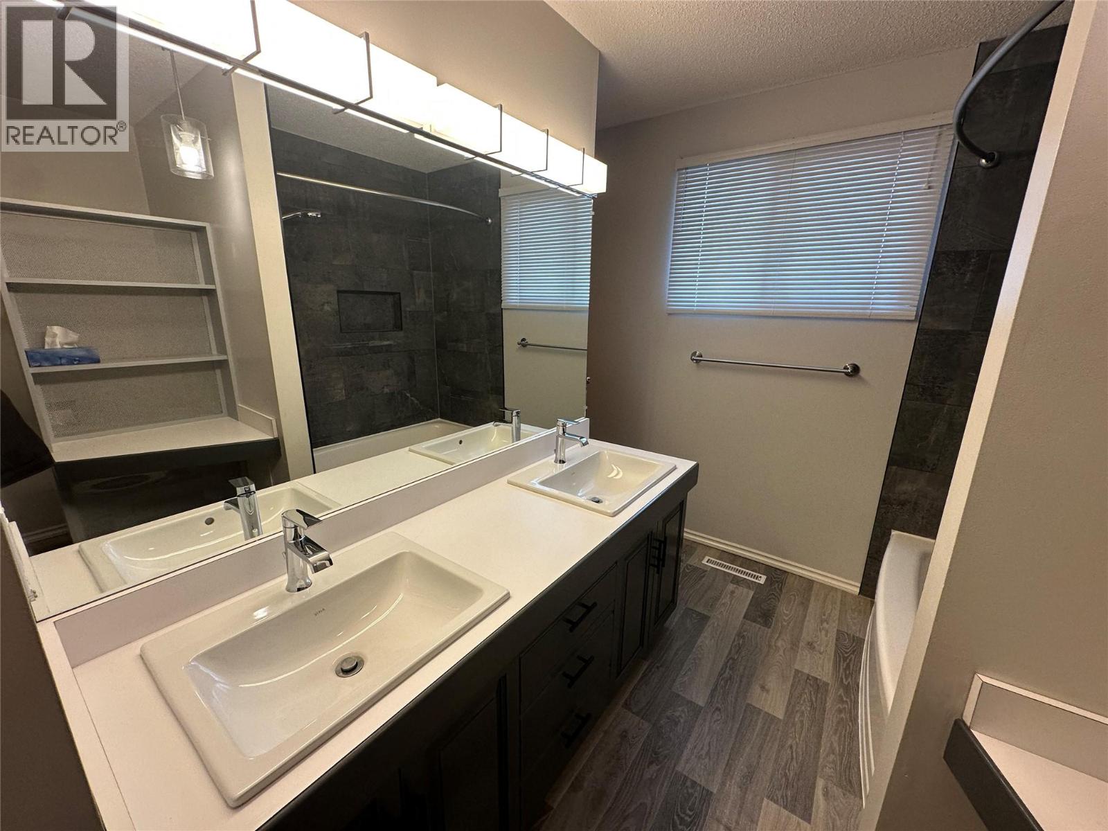 1916 90 Avenue, Dawson Creek, British Columbia  V1G 1A6 - Photo 9 - 10383048