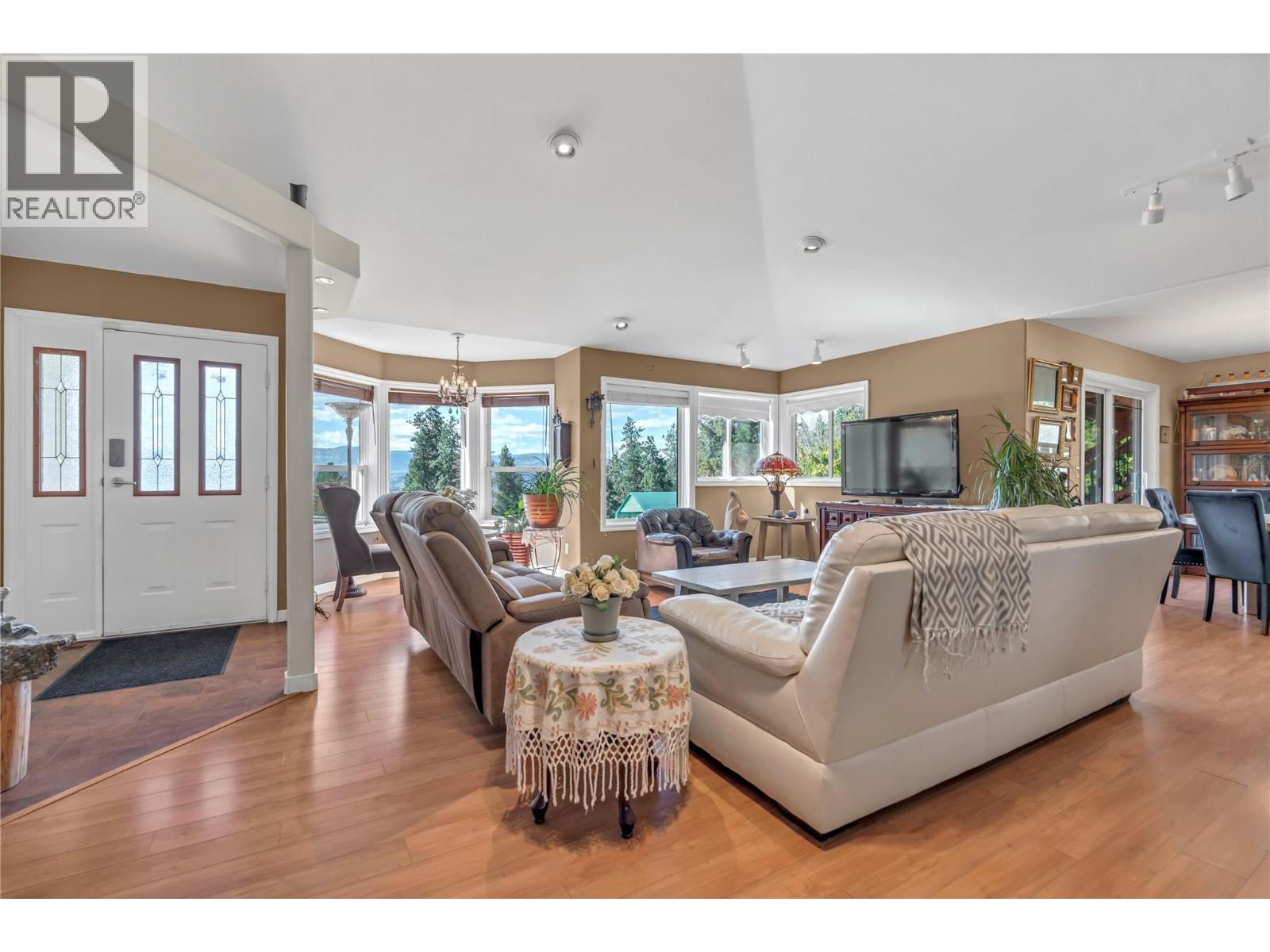 3026 Debeck Road, Naramata, British Columbia  V0H 1N1 - Photo 3 - 10383050