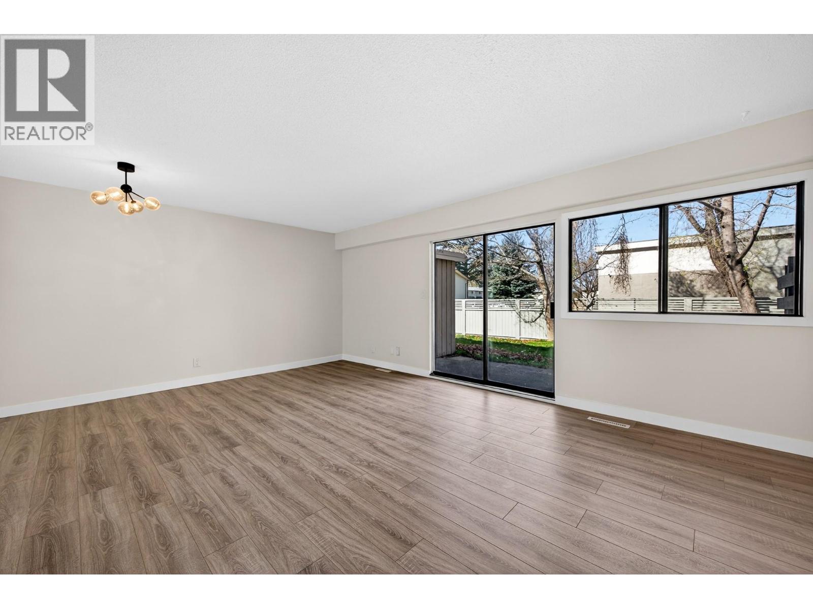 249 Kitchener Crescent Unit# 29, Kamloops, British Columbia  V2B 1B9 - Photo 5 - 10382896