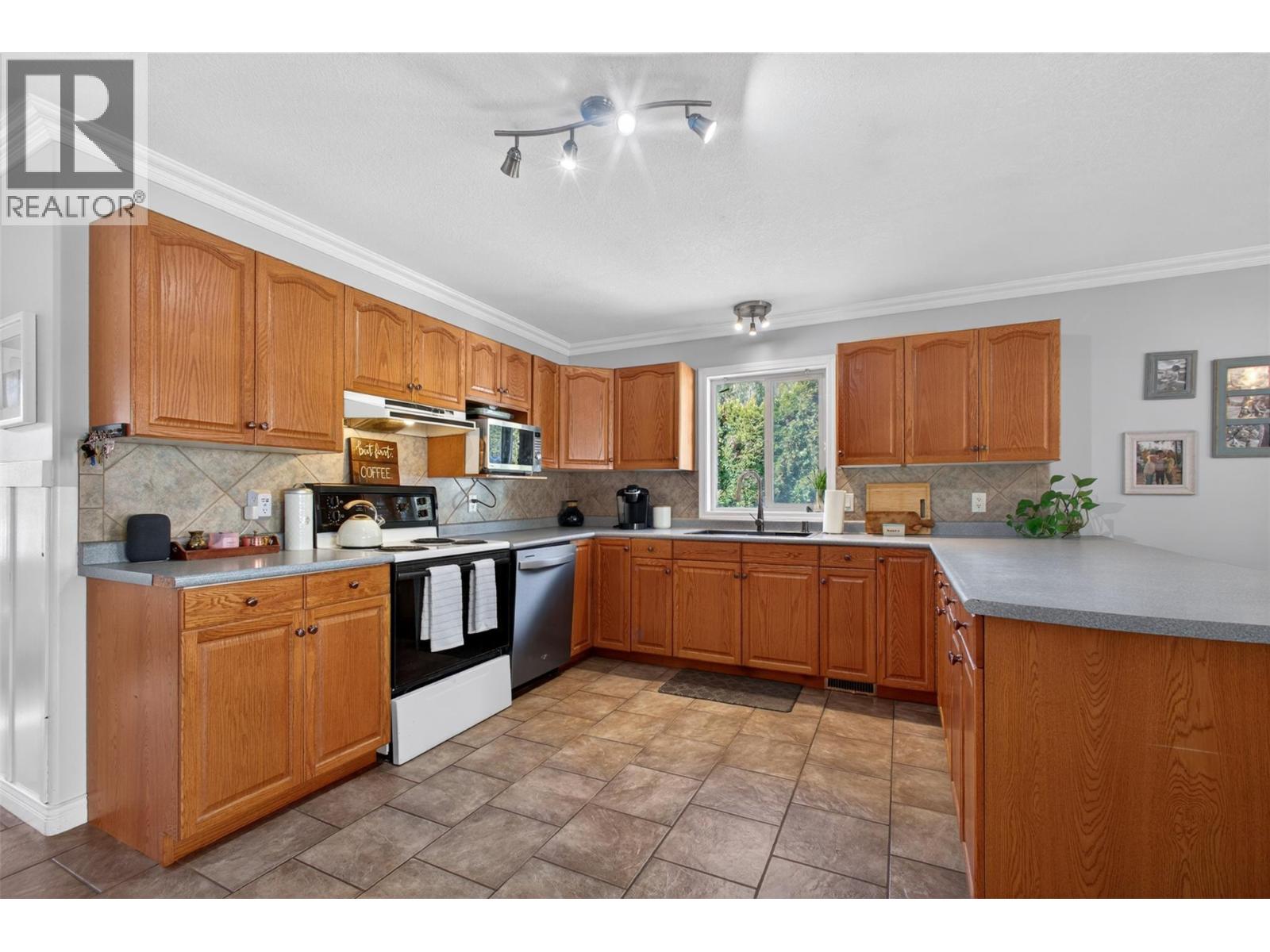 2367 Cedar Ridge Street, Lumby, British Columbia  V0E 2G5 - Photo 13 - 10382696