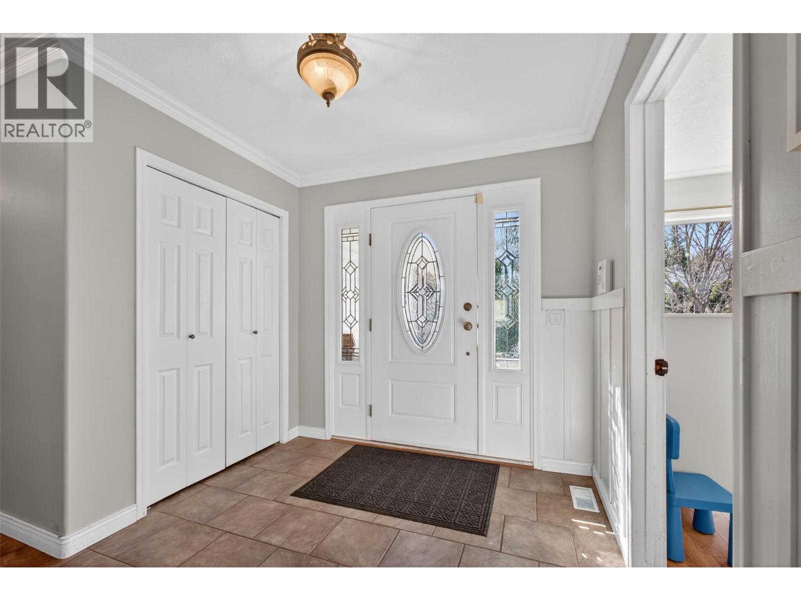 2367 Cedar Ridge Street, Lumby, British Columbia  V0E 2G5 - Photo 3 - 10382696