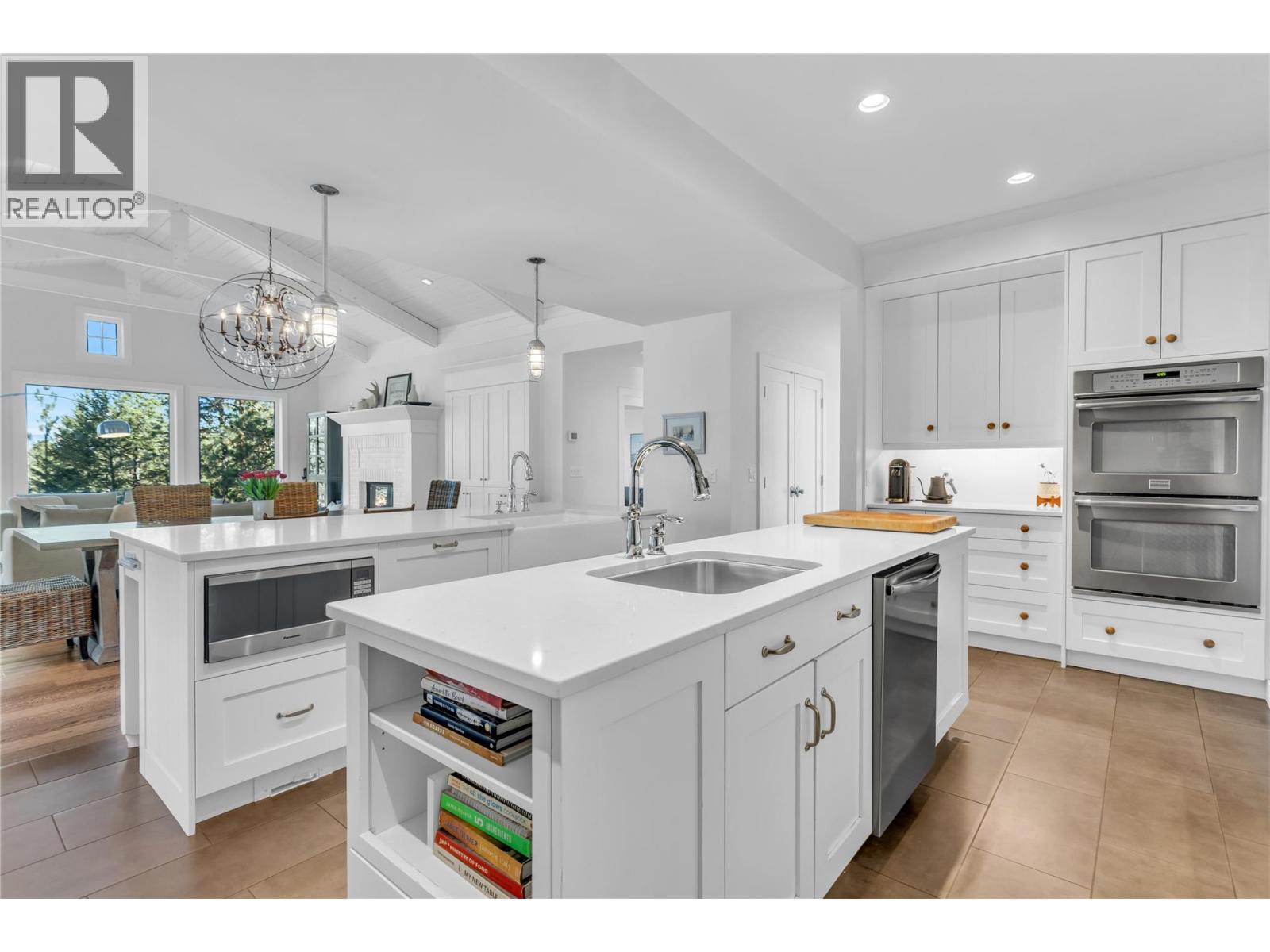 2376 Saucier Road, Kelowna, British Columbia  V1W 4B8 - Photo 11 - 10382137