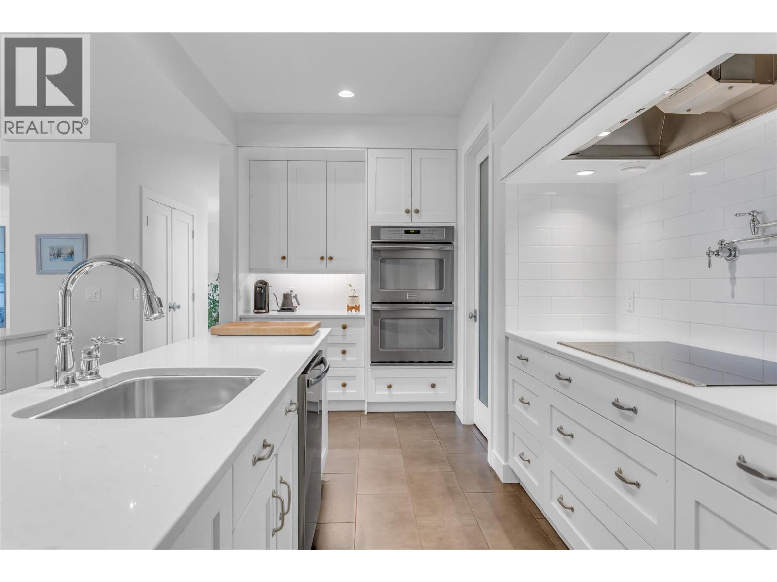 2376 Saucier Road, Kelowna, British Columbia  V1W 4B8 - Photo 12 - 10382137