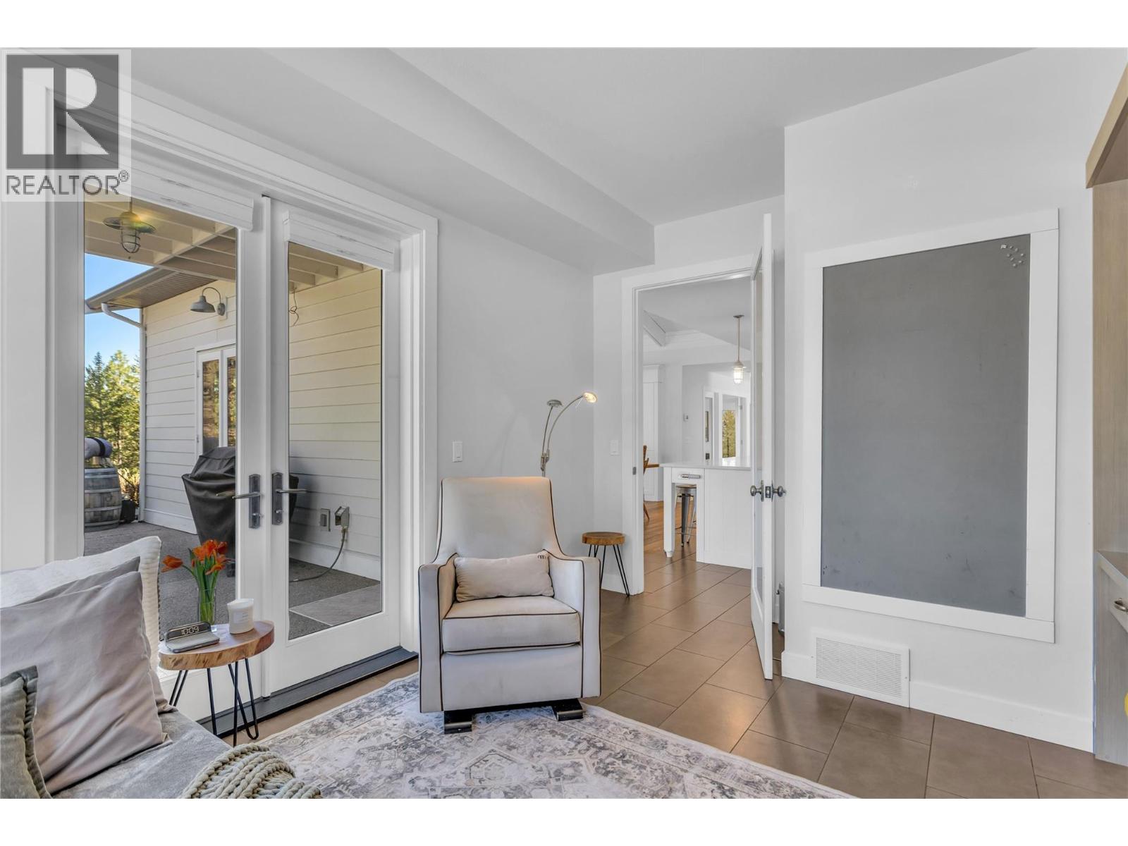 2376 Saucier Road, Kelowna, British Columbia  V1W 4B8 - Photo 25 - 10382137