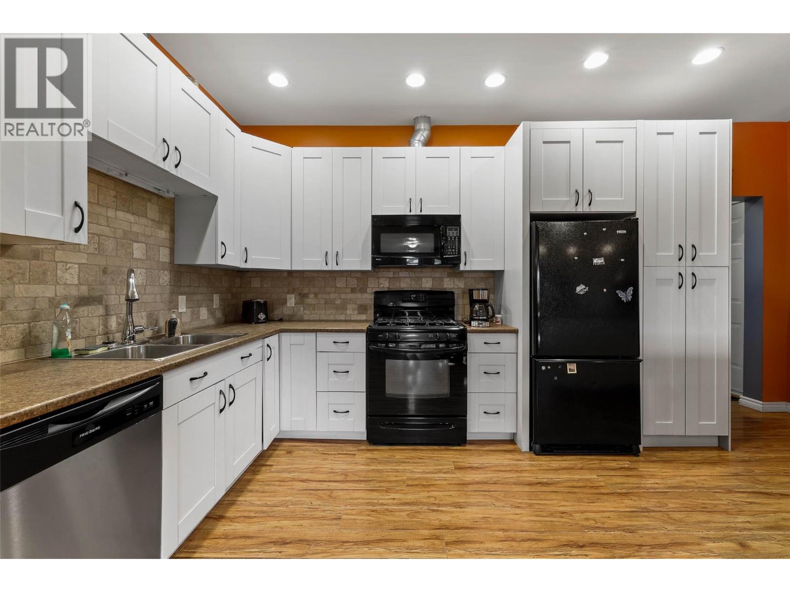 647 Hemlock Street, Kamloops, British Columbia  V2C 1C6 - Photo 3 - 10383021