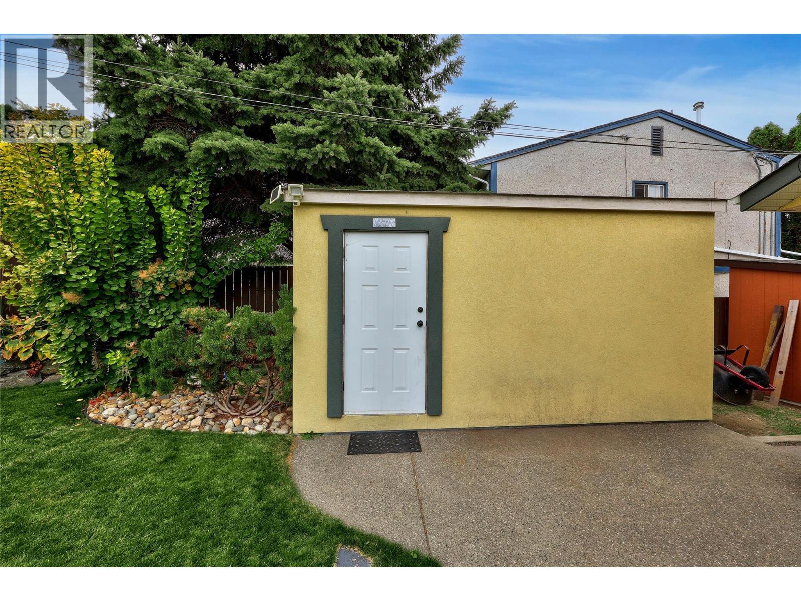 647 Hemlock Street, Kamloops, British Columbia  V2C 1C6 - Photo 33 - 10383021