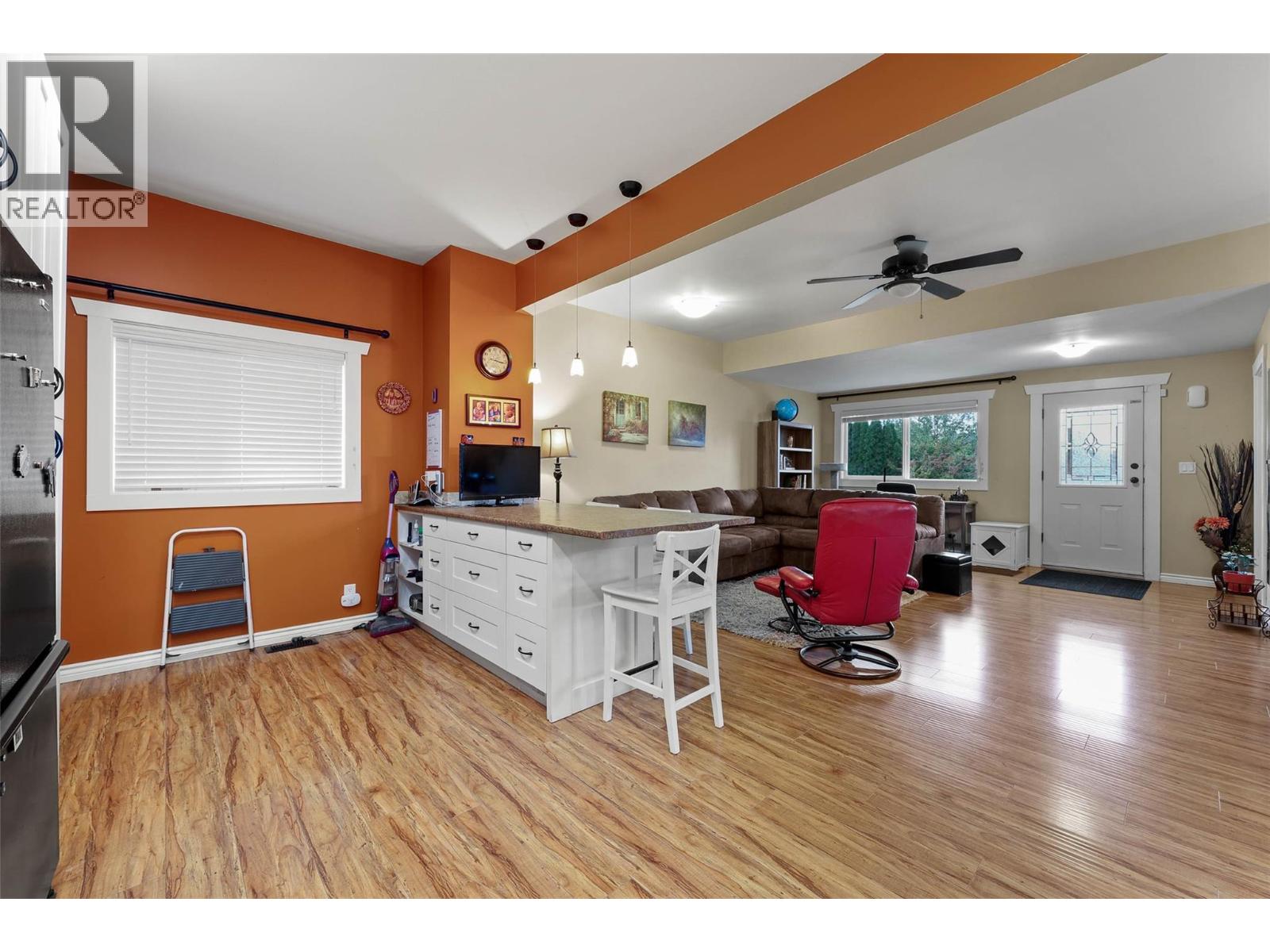 647 Hemlock Street, Kamloops, British Columbia  V2C 1C6 - Photo 5 - 10383021