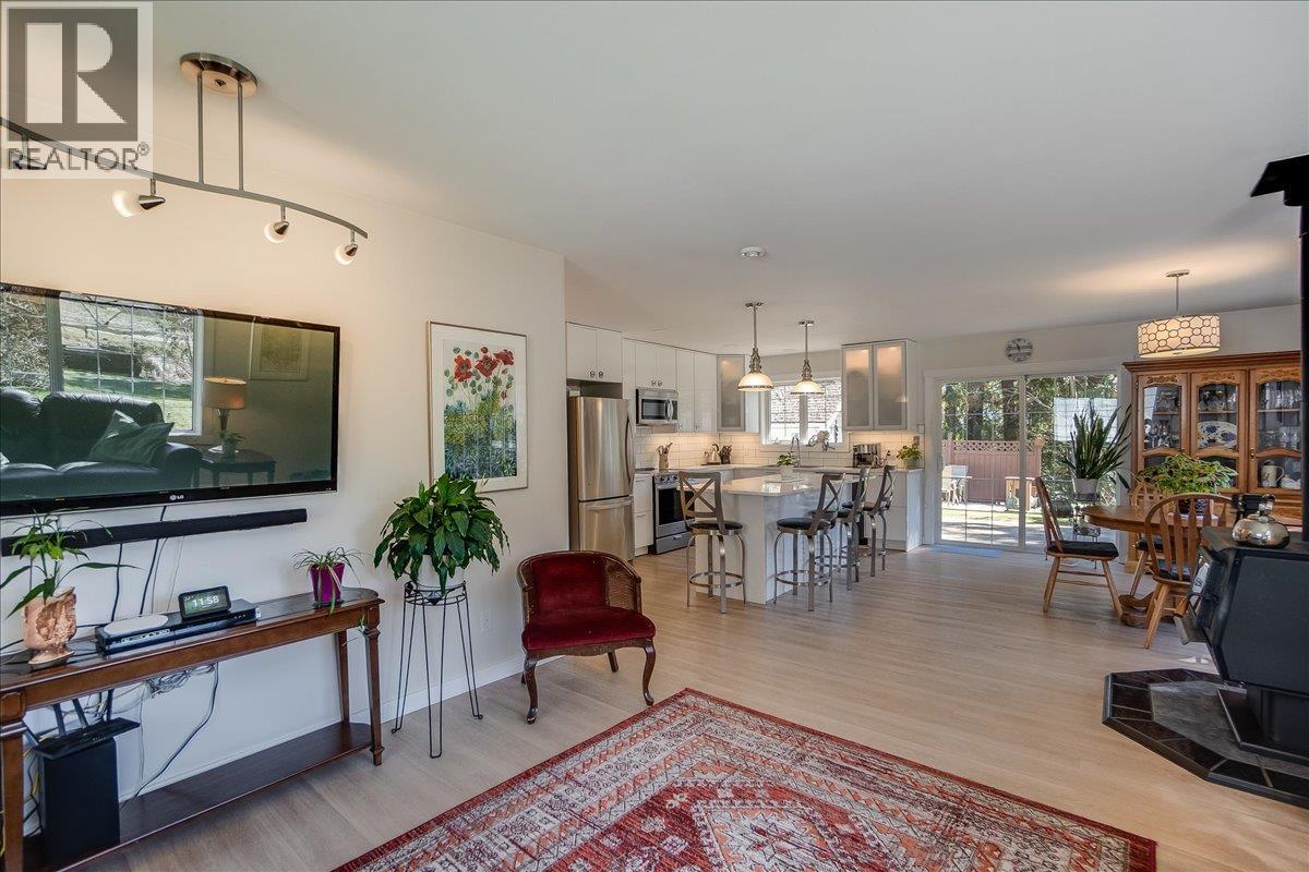 210 Bayview Street, Kaslo, British Columbia  V1L 1M0 - Photo 14 - 10382941