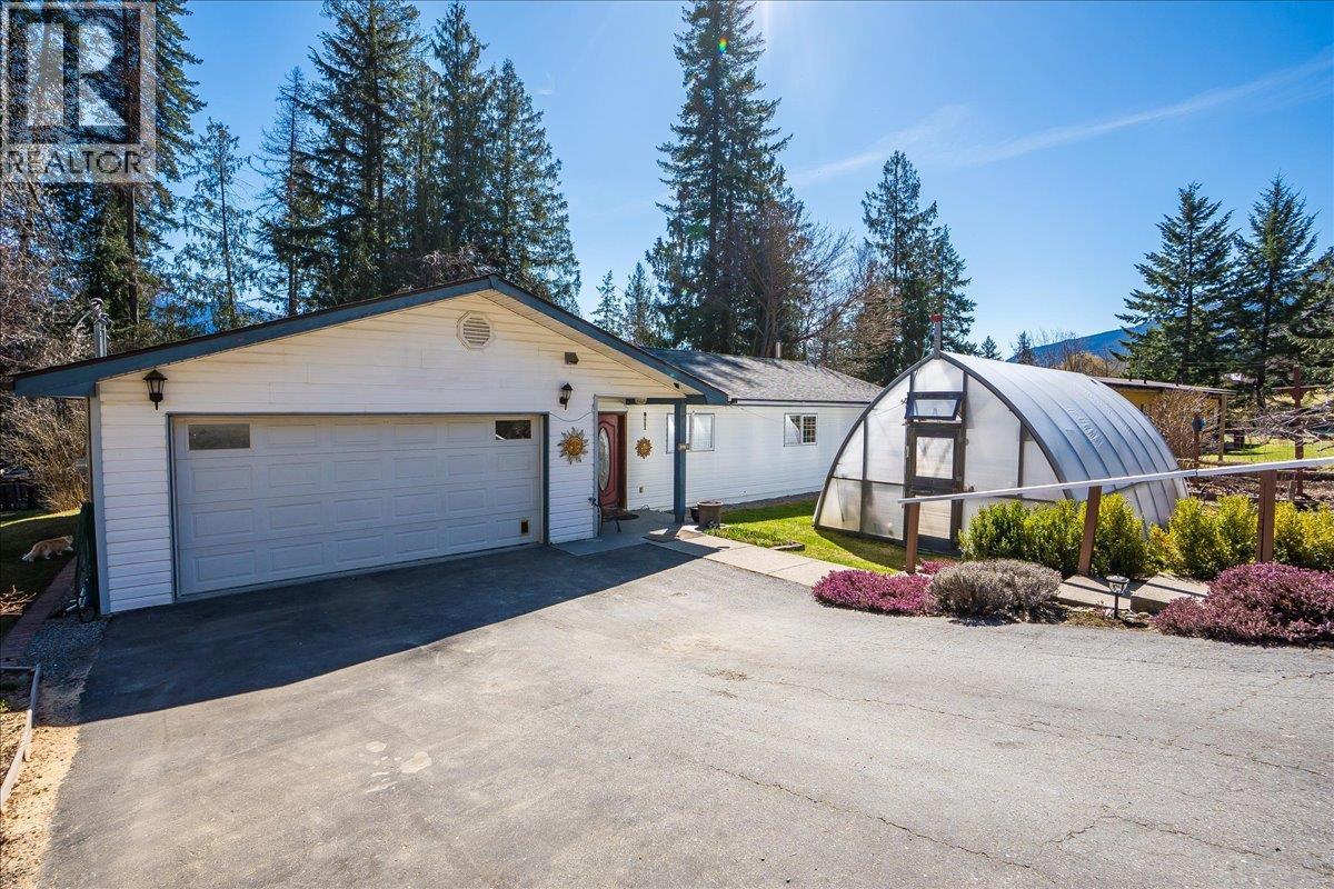 210 Bayview Street, Kaslo, British Columbia  V1L 1M0 - Photo 2 - 10382941