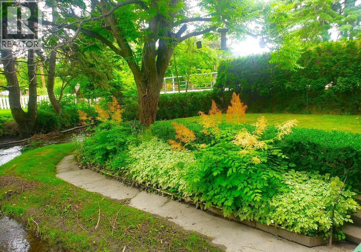1980 Ethel Street, Kelowna, British Columbia  V1Y 2Z5 - Photo 3 - 10383061