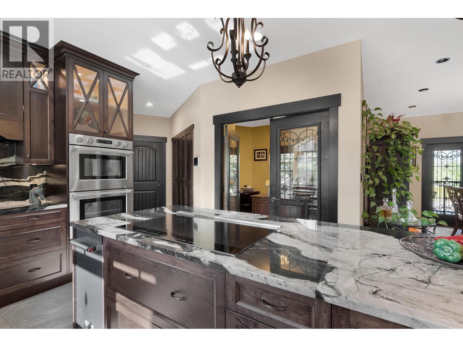 5833 Todd Road, Kamloops, British Columbia  V2C 6P2 - Photo 21 - 10383060