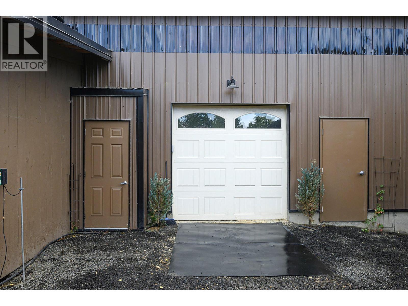 5833 Todd Road, Kamloops, British Columbia  V2C 6P2 - Photo 62 - 10383060