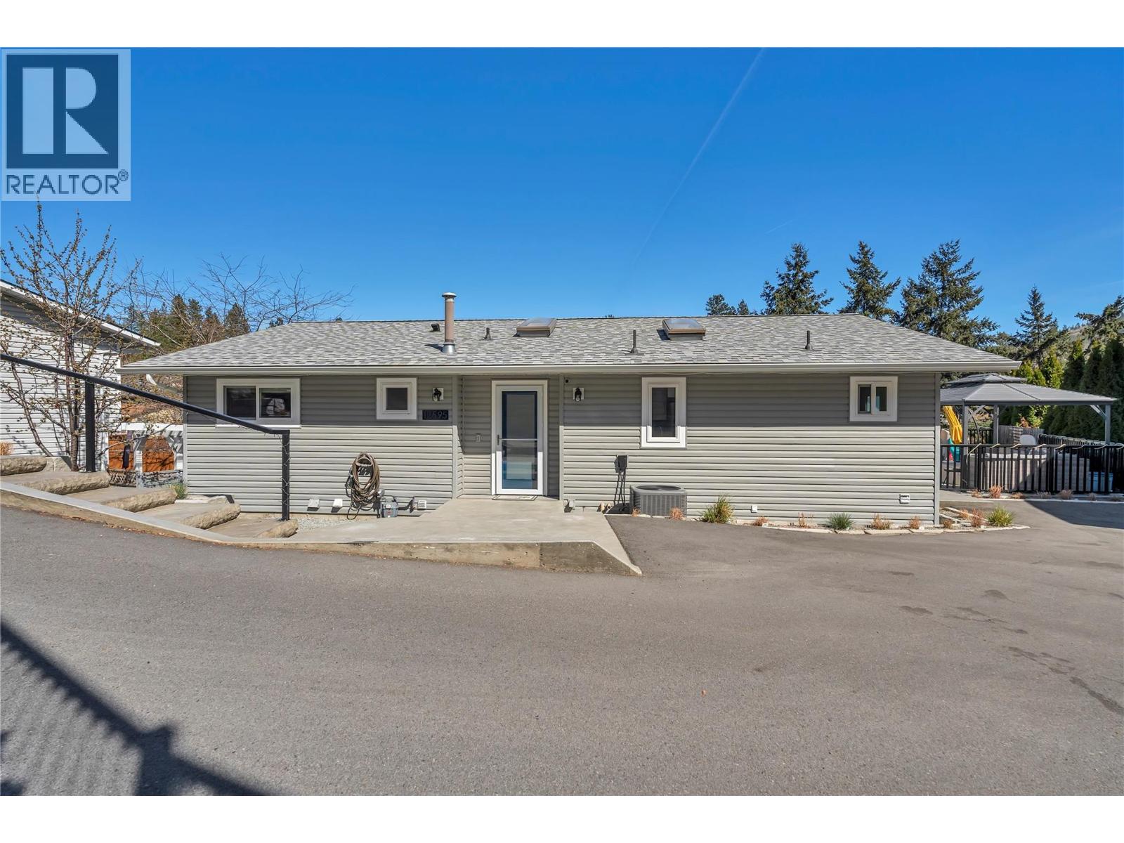 12595 Taylor Place, Summerland, British Columbia  V0H 1Z8 - Photo 3 - 10383059