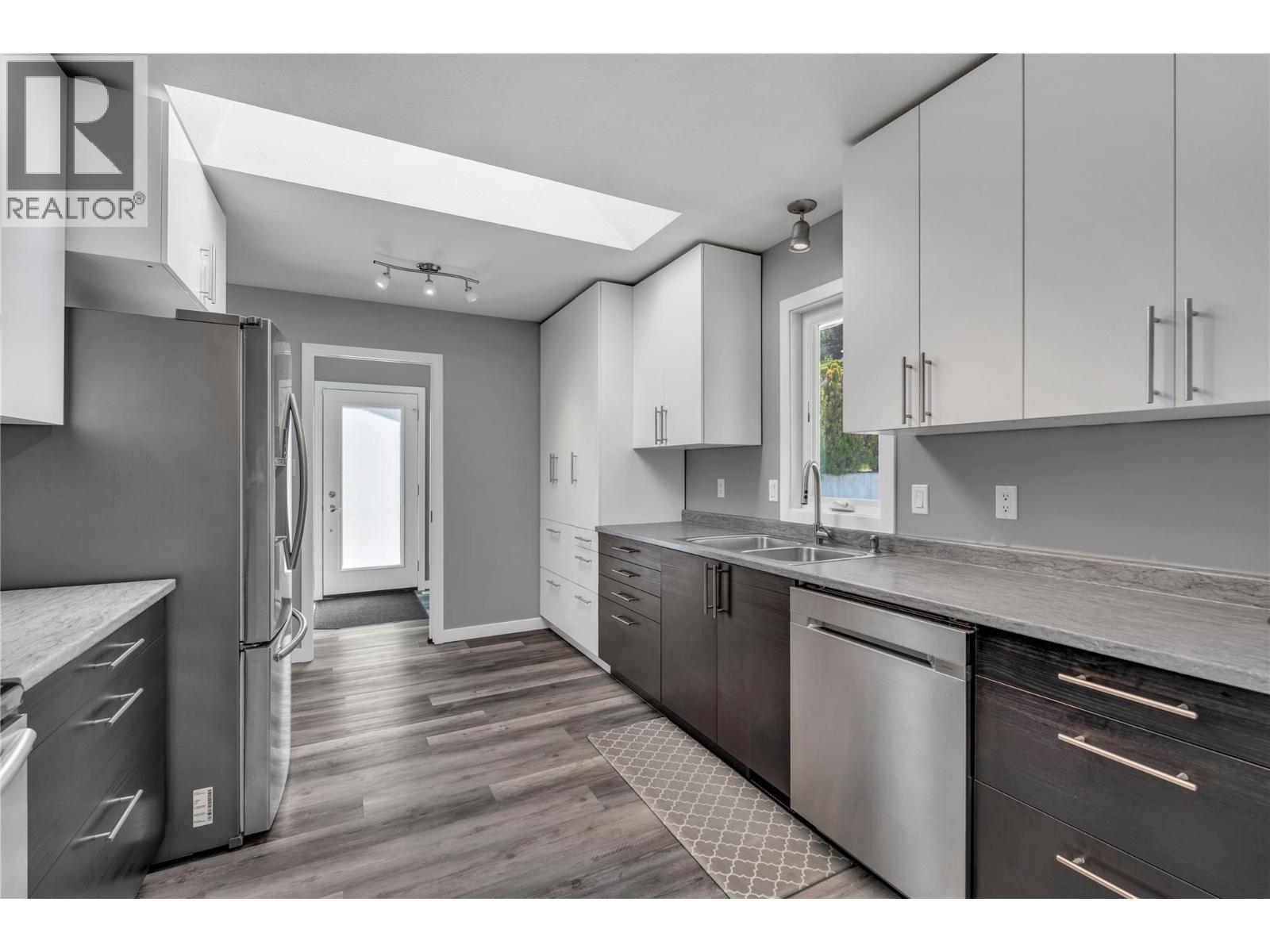 12595 Taylor Place, Summerland, British Columbia  V0H 1Z8 - Photo 6 - 10383059