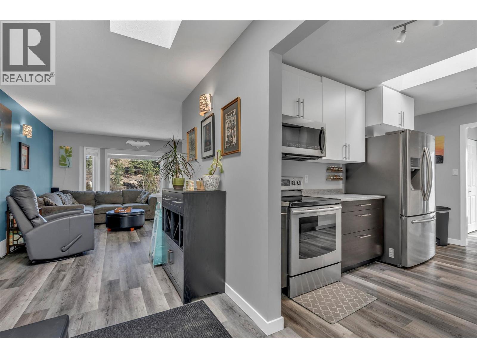 12595 Taylor Place, Summerland, British Columbia  V0H 1Z8 - Photo 8 - 10383059