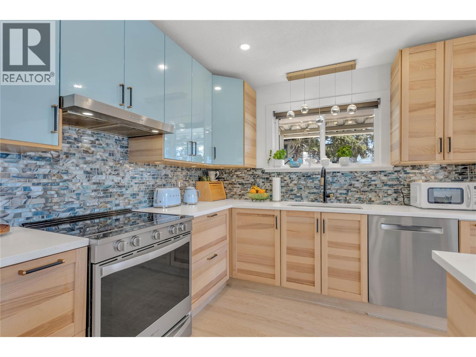 3991 Desert Pines Avenue, Peachland, British Columbia  V0H 1X2 - Photo 9 - 10375926