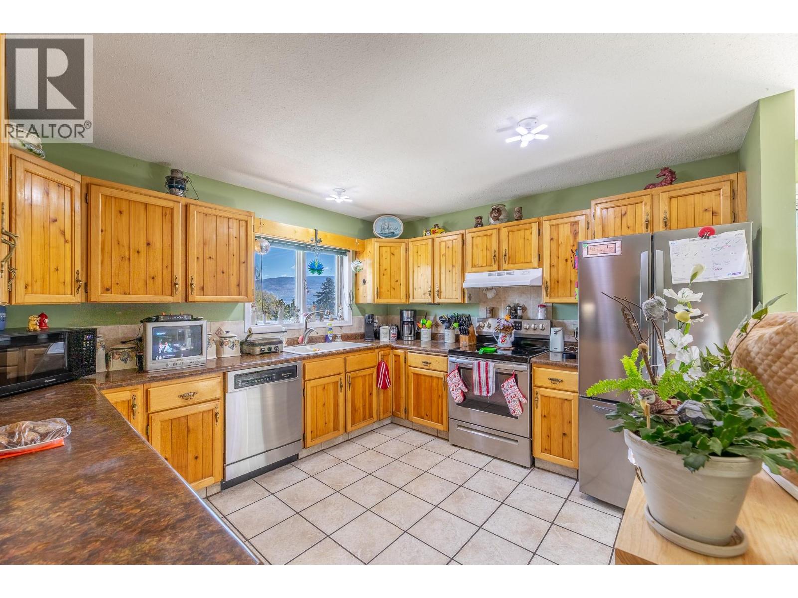 2210 West Bench Drive, Penticton, British Columbia  V2A 8Z6 - Photo 10 - 10383049