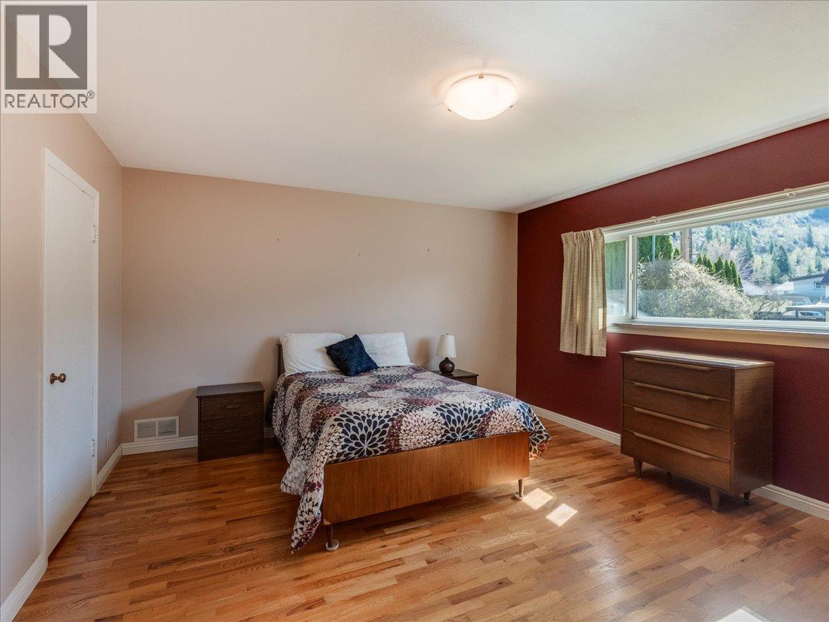 526 Portia Crescent, Trail, British Columbia  V1R 1A9 - Photo 19 - 10383042